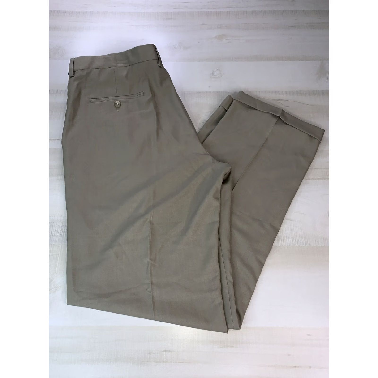Haggar Haggar Dress Pants Classic Fit Pleated Front Premium Comfort Wrinkle Free Stretch 38 Beige Women's? No, Men's. Size US 38 / EU 54 - 7 Thumbnail
