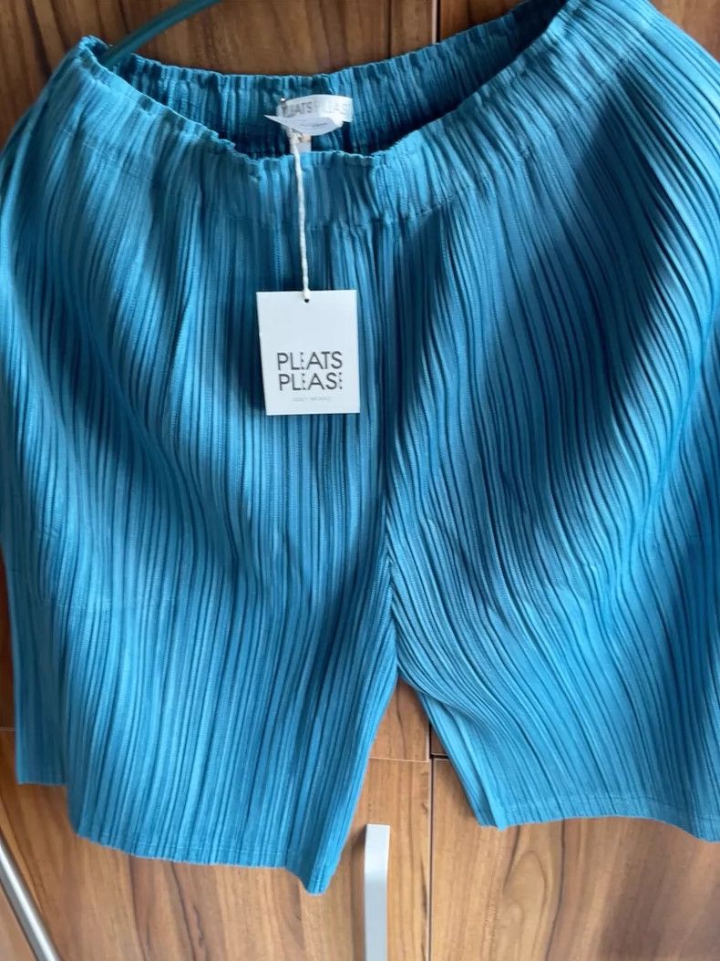 Issey Miyake Issey Miyake size:3 Blue pleated shorts Size 42" / US 20 - 8 Thumbnail