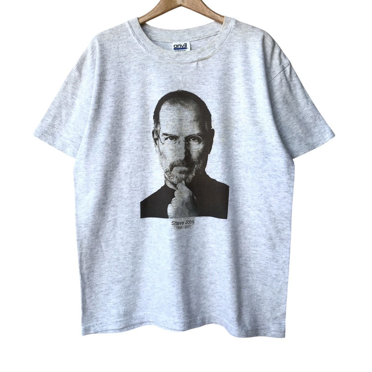Anvil × Apple × Vintage Steve Job Tribute Memorial Unisex Youth Photo Tee Size US L / EU 52-54 / 3 - 1 Thumbnail