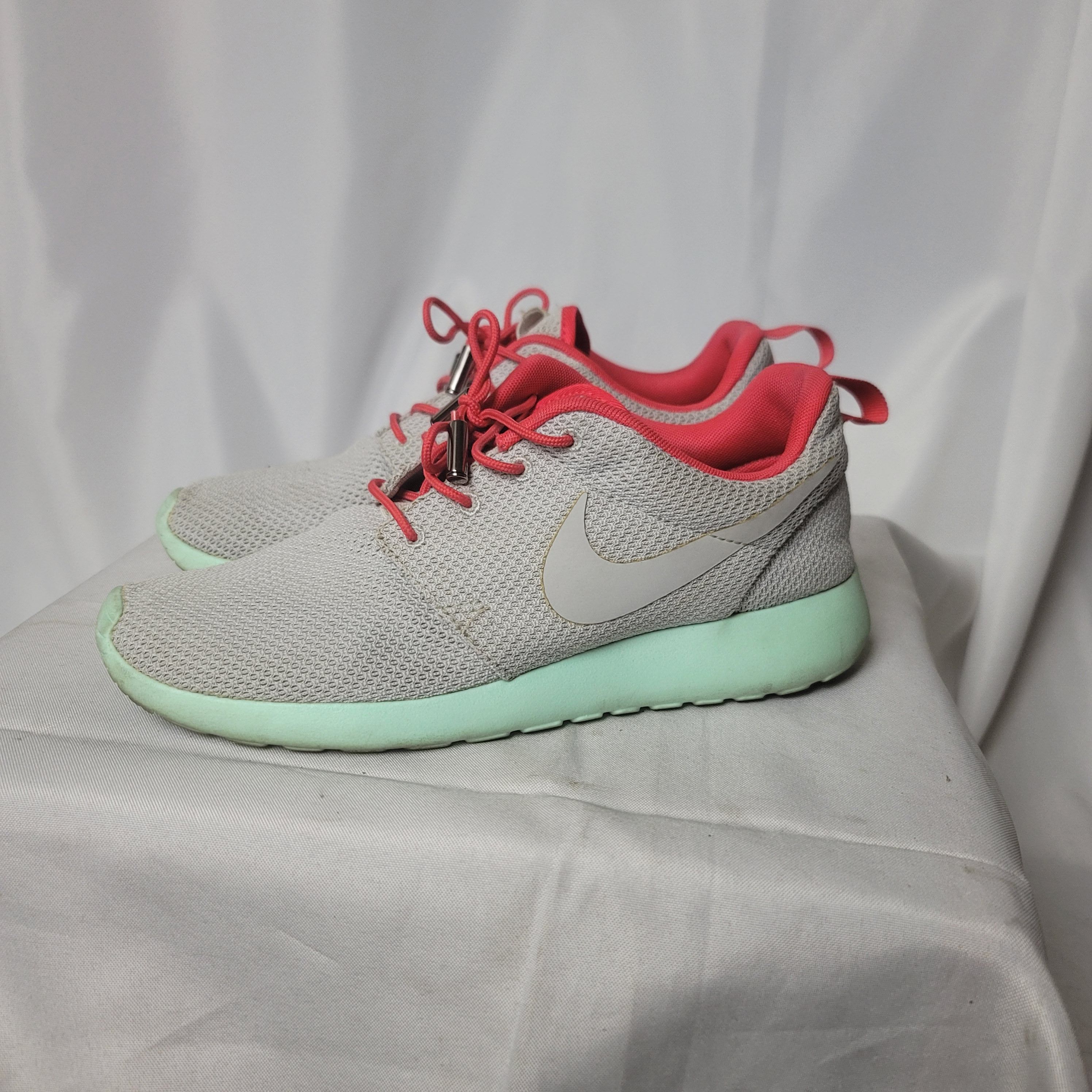 Nike Nike Roshe "Pure Platinum" Size US 9 / EU 42 - 1 Thumbnail
