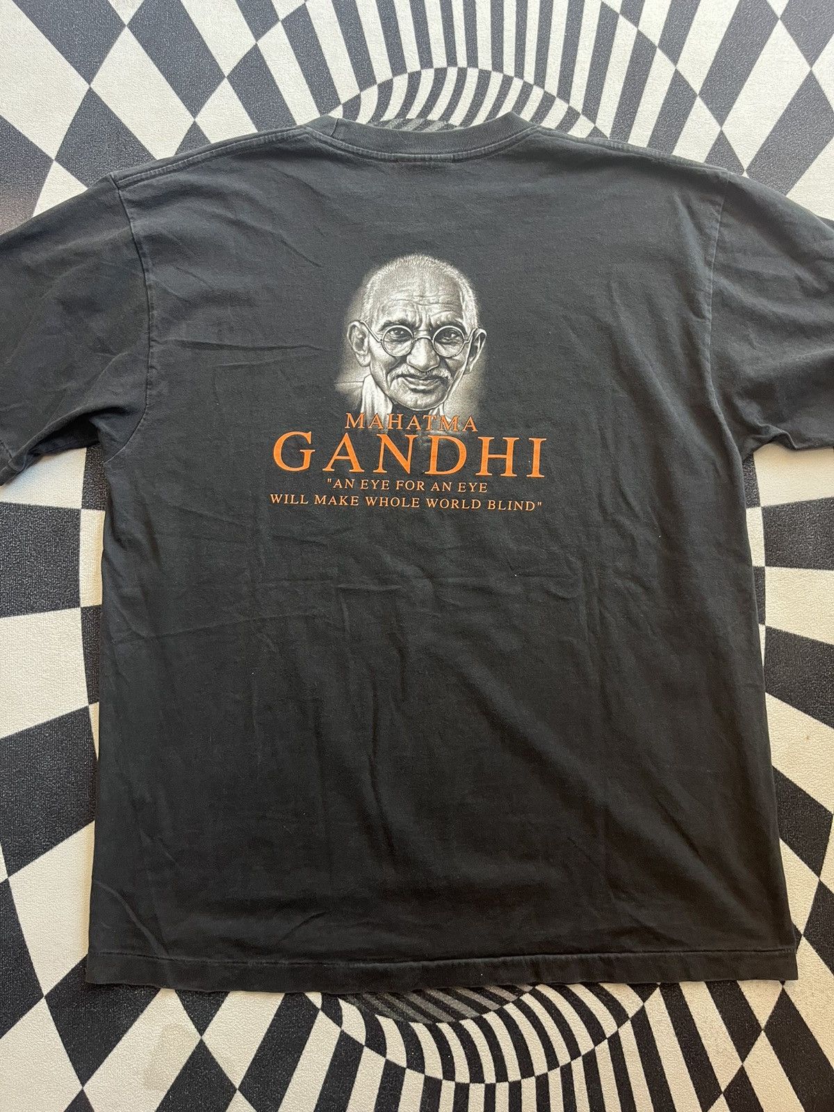 Arts & Science Vintage Mohandas K. Mahatma Gandhi Big Face 90’s Tshirt Size US XL / EU 56 / 4 - 8 Thumbnail