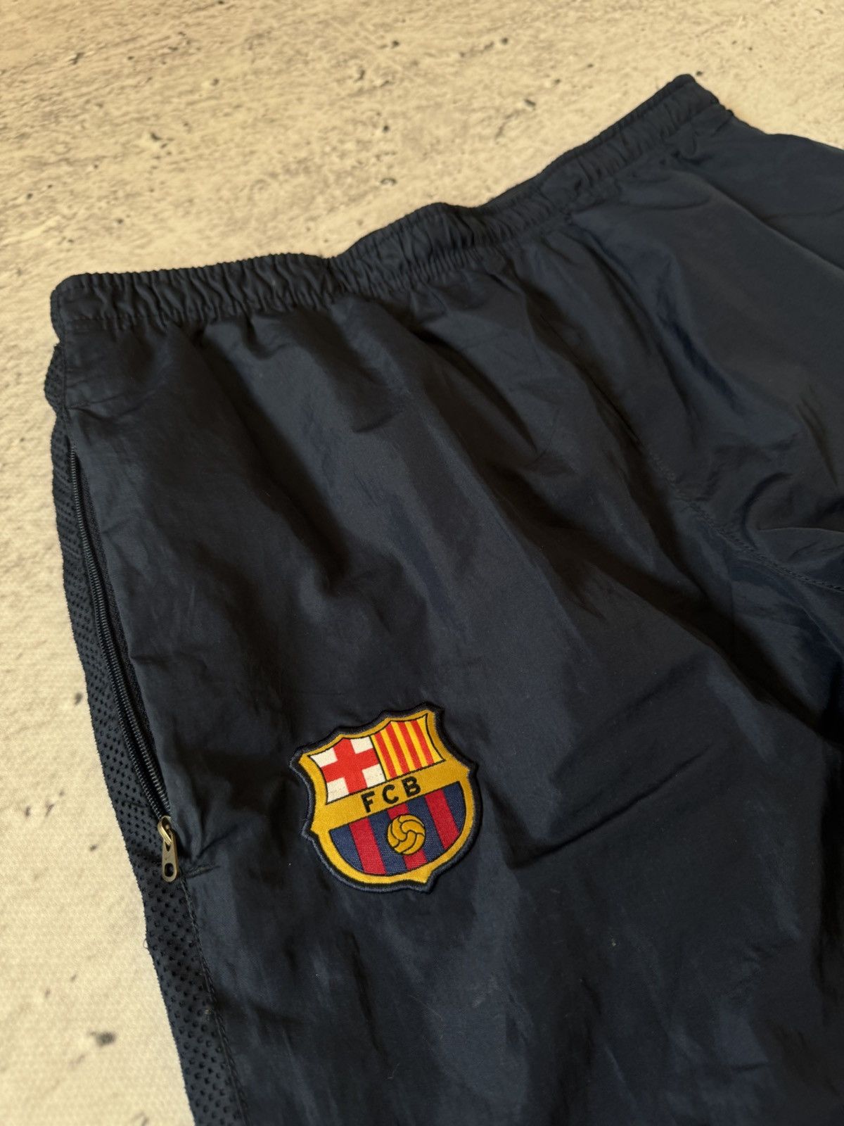 Nike × Vintage NIKE BARCELONA NYLON VINTAGE Y2K BAGGY FIT PANTS SWEATPANTS Size US 32 / EU 48 - 5 Thumbnail