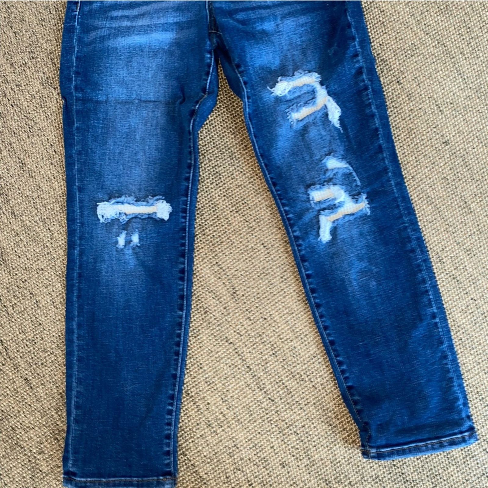 Judy Blue Judy Blue $79 Patch Perfect Boyfriend Jeans 5 / 27” EUC Size 27" / US 4 / IT 40 - 5 Thumbnail