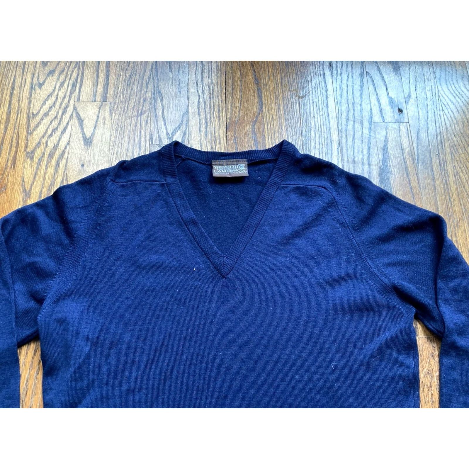 Vintage VINTAGE Shepherd Sweater Mens Small Navy Blue V Neck Lambswool Made In England Size US S / EU 44-46 / 1 - 2 Thumbnail