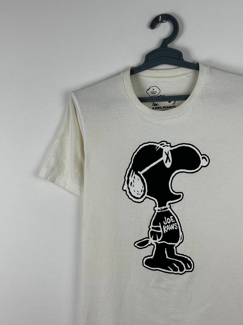 Uniqlo Uniqlo x KAWS Peanuts Snoopy Rare White T Shirt M Size US M / EU 48-50 / 2 - 3 Thumbnail