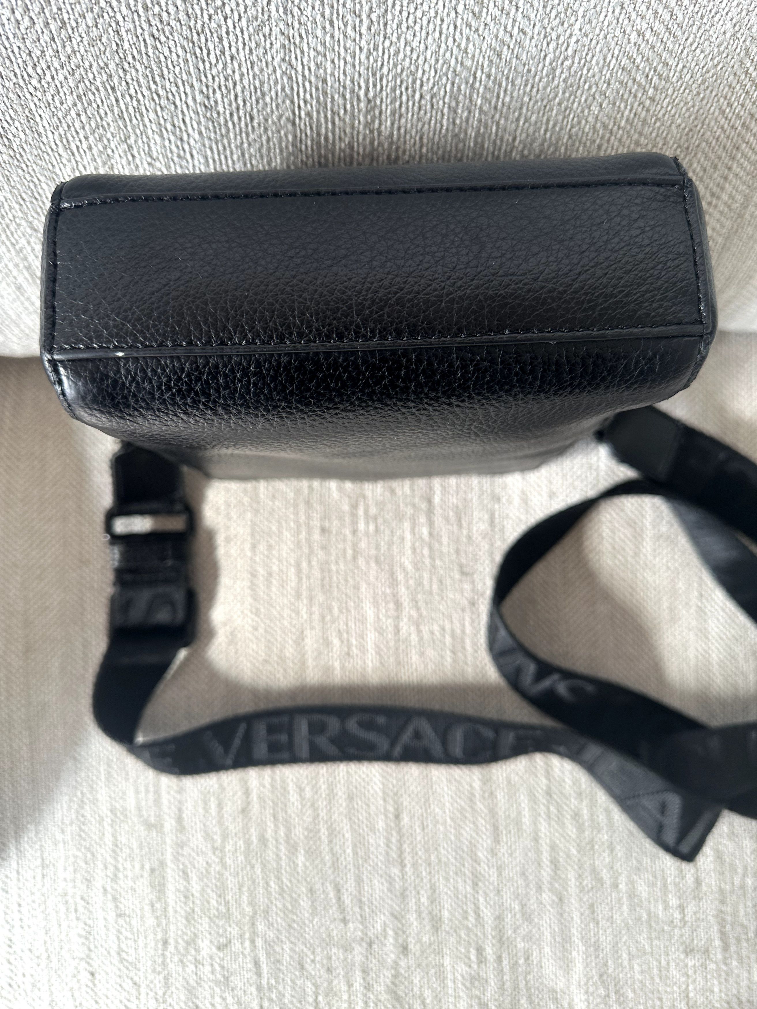 Versace Jeans Couture Versace Jeans Couture Crossbody Messenger Bag Logo Embossed Size ONE SIZE - 3 Thumbnail