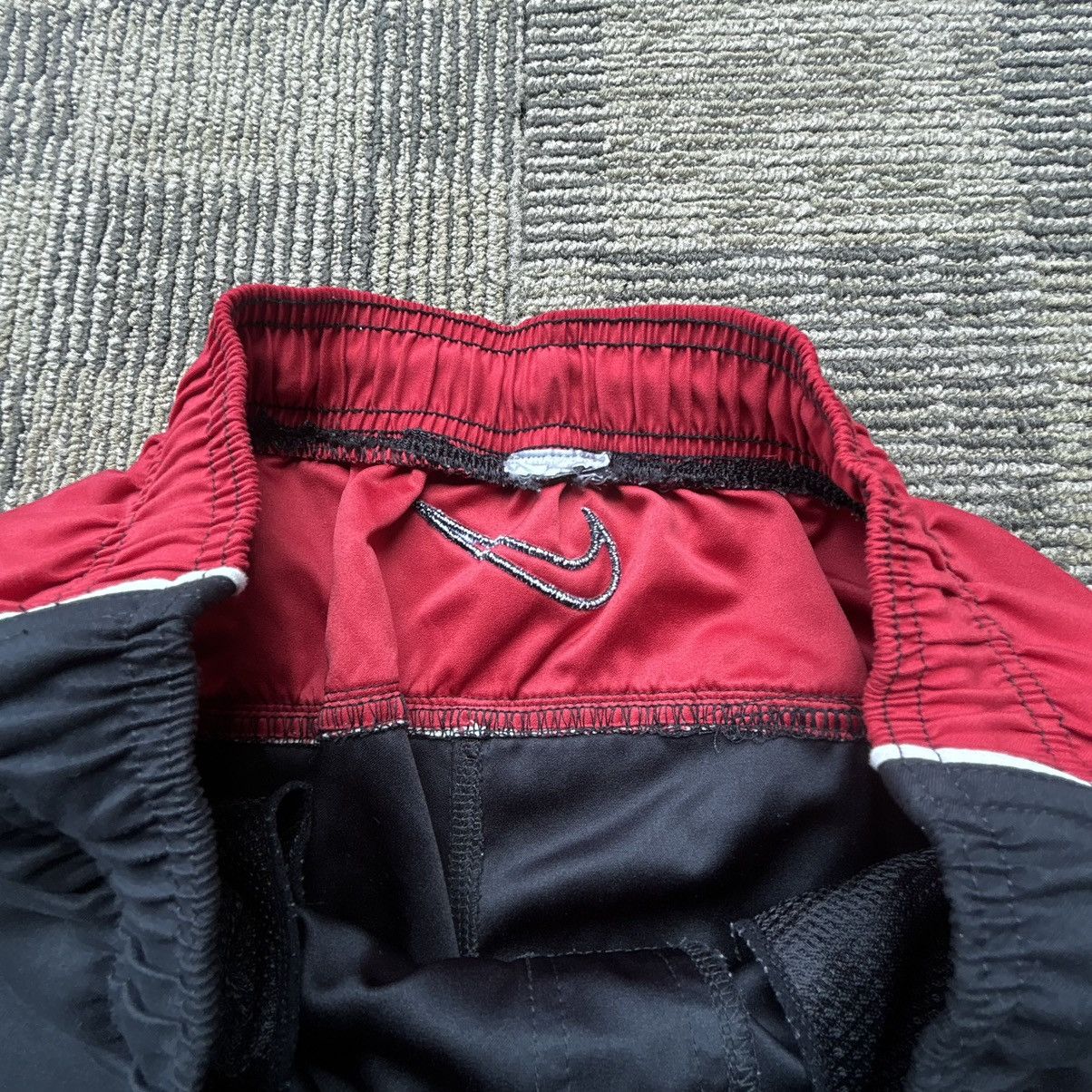 Nike Nike Vtg Y2K Black/ Red Embroidered Swoosh Shorts Size US 30 / EU 46 - 3 Thumbnail