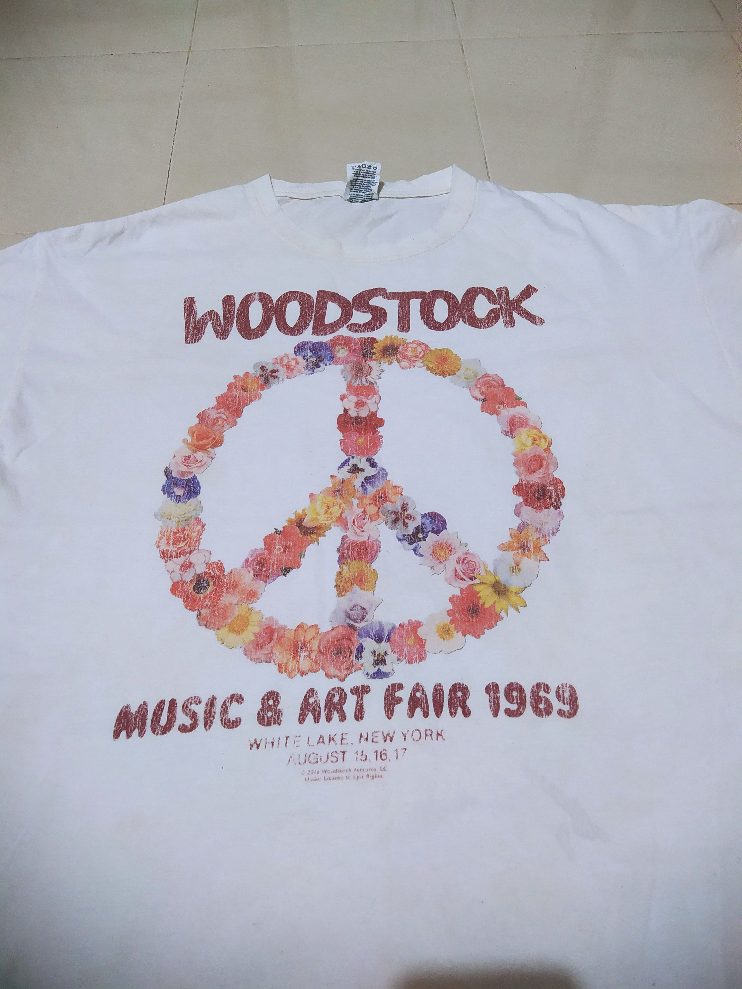 Vintage VINTAGE 2016 Woodstock Music Festival Peace Flower T-Shirt Size US XL / EU 56 / 4 - 2 Thumbnail