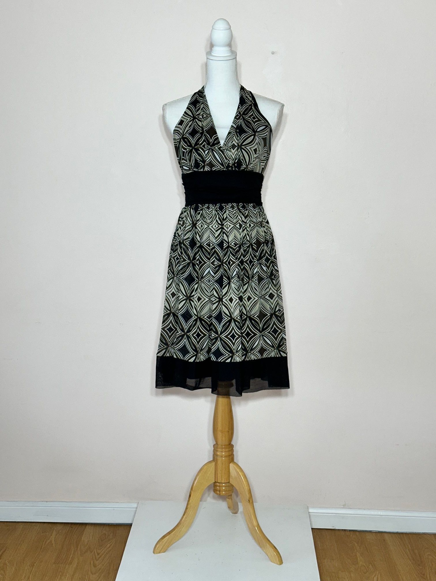 Designer London Times Midi Dress Size 6 Size M / US 6-8 / IT 42-44 - 2 Thumbnail