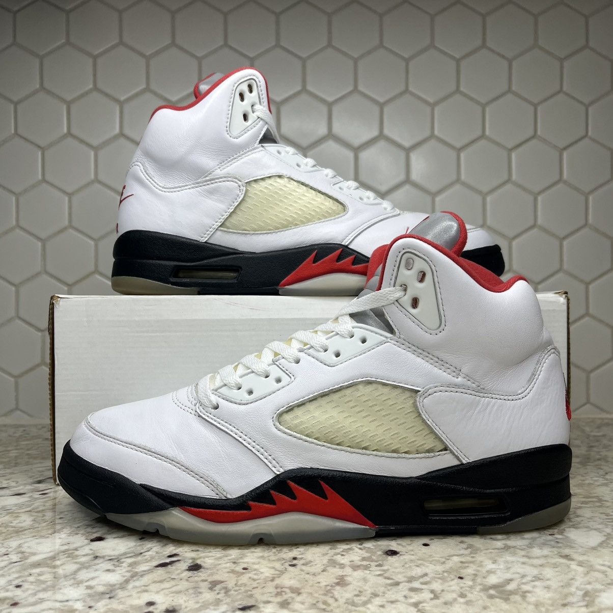 Jordan Brand Size 9.5 - Jordan 5 Retro Fire Red 2020 Clean W/Box Size US 9.5 / EU 42-43 - 1 Thumbnail