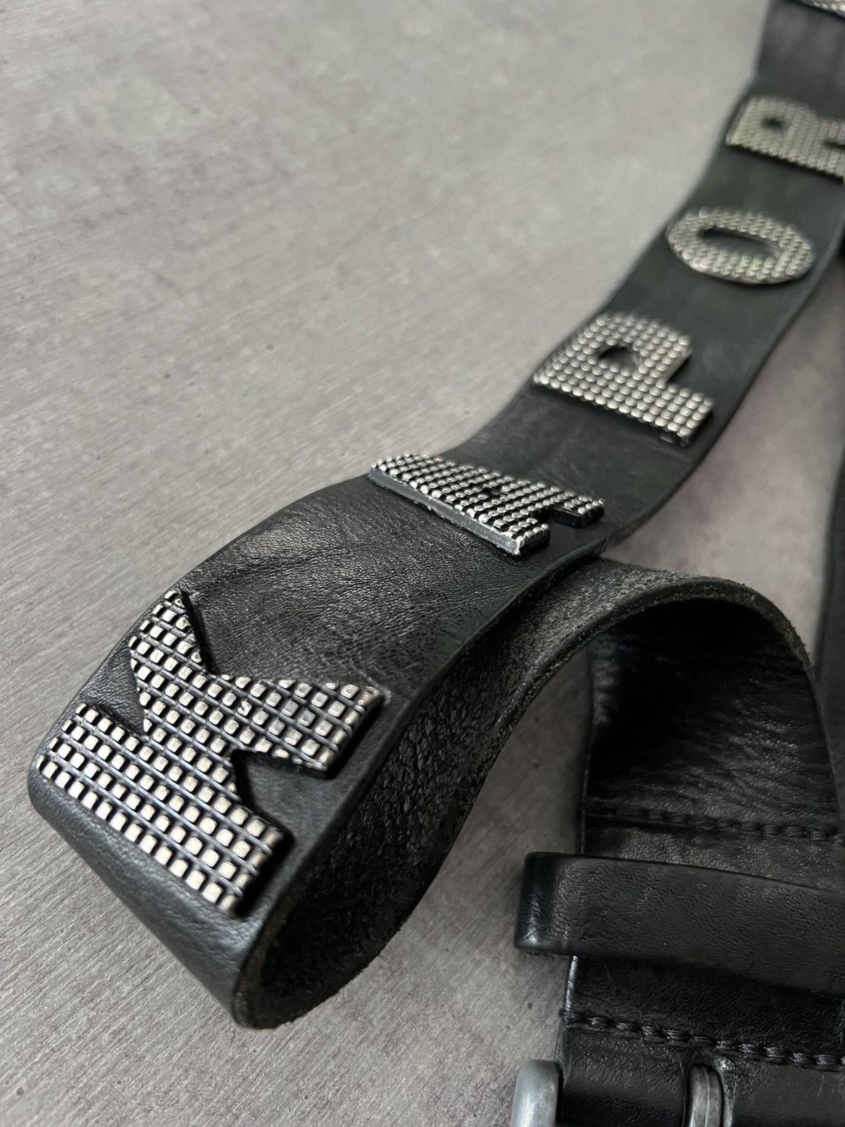 ‼️FREE WW SHIPPING‼️ Vintage KAPORAL Avant-garde leather belt.