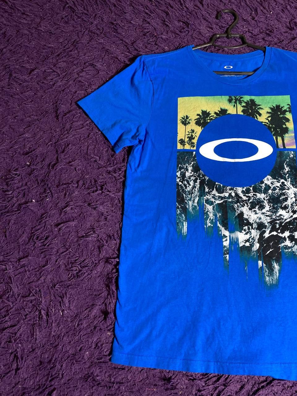 Oakley × Vintage Vintage Oakley Rubber Center Logo Grey T-Shirt Size US L / EU 52-54 / 3 - 9 Thumbnail
