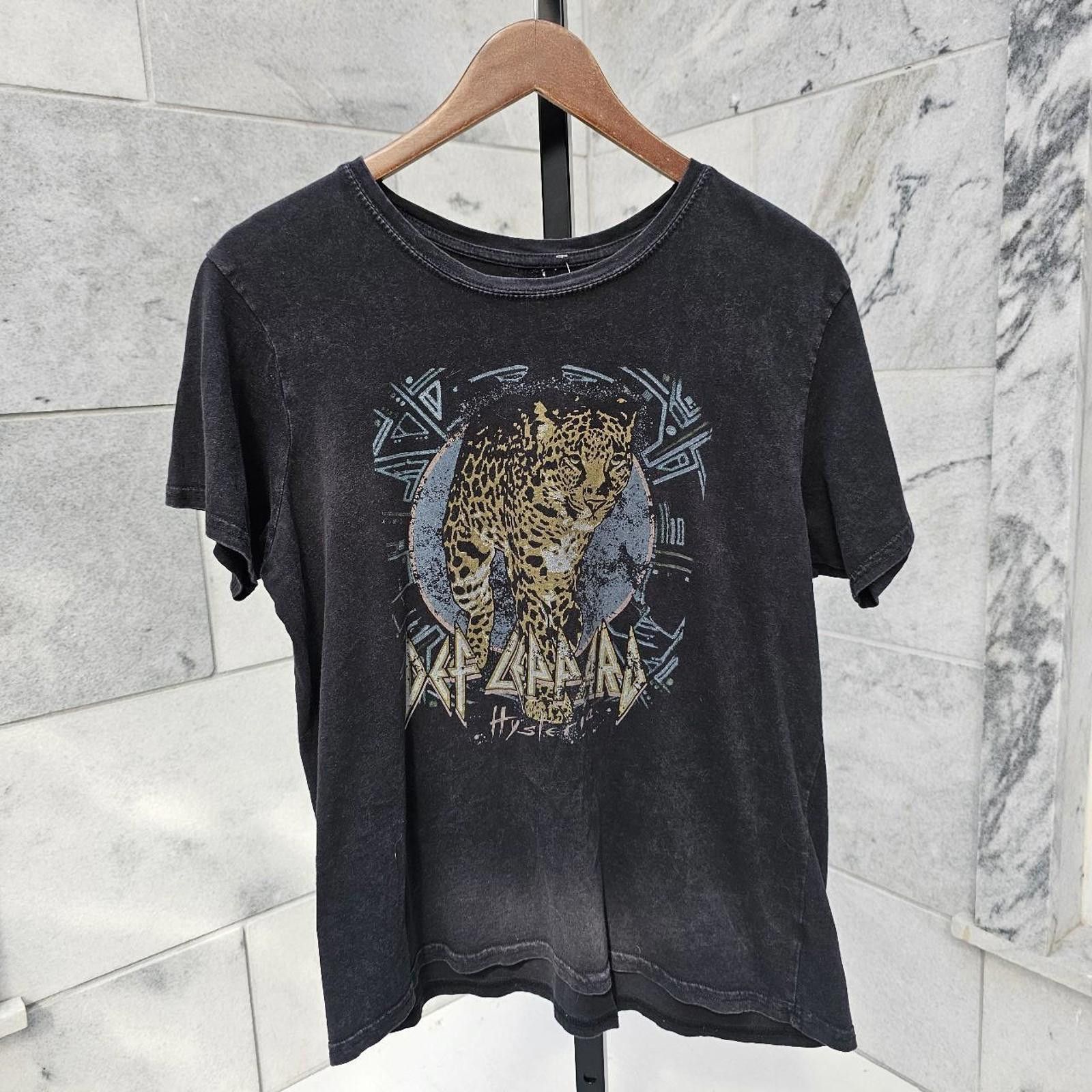 Other Women's Black and Grey Def Leppard T-shirt Size M / US 6-8 / IT 42-44 - 1 Thumbnail