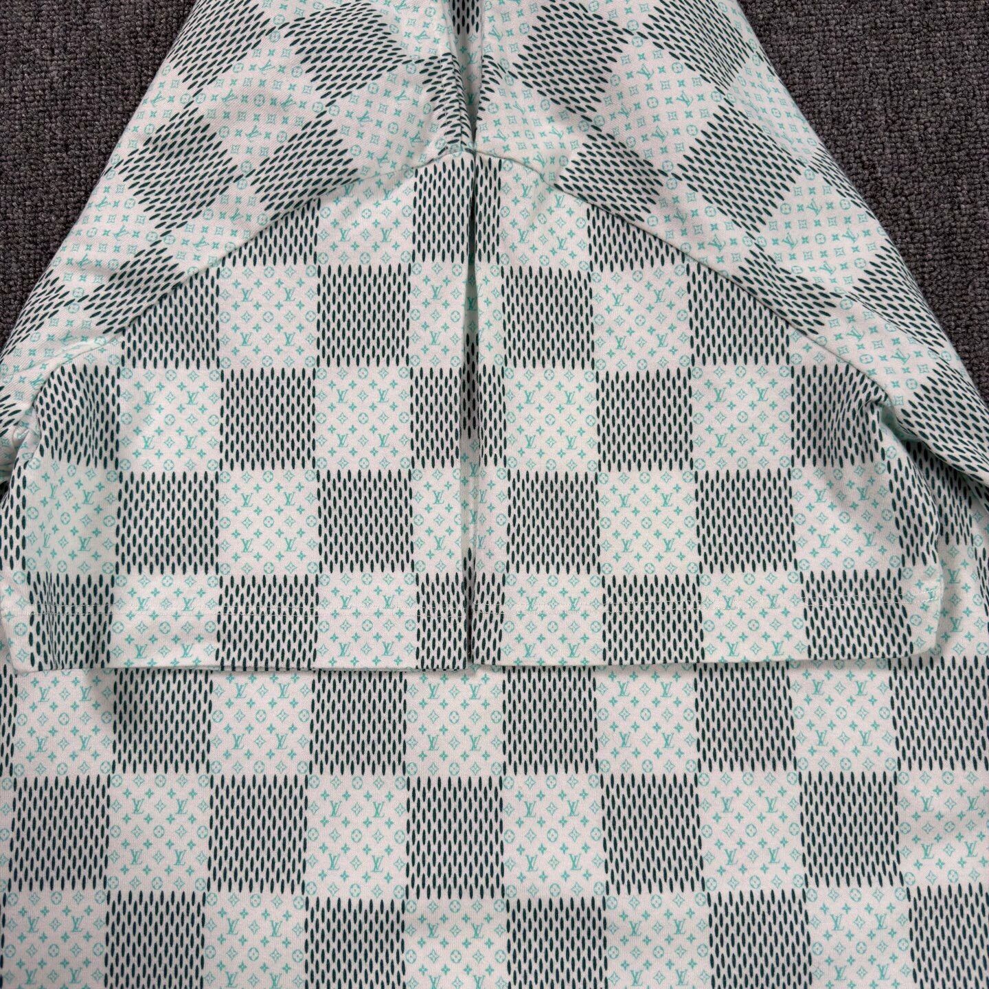 Louis Vuitton LV white green Monogram short-sleeve T-shirt M like new Size US M / EU 48-50 / 2 - 6 Thumbnail