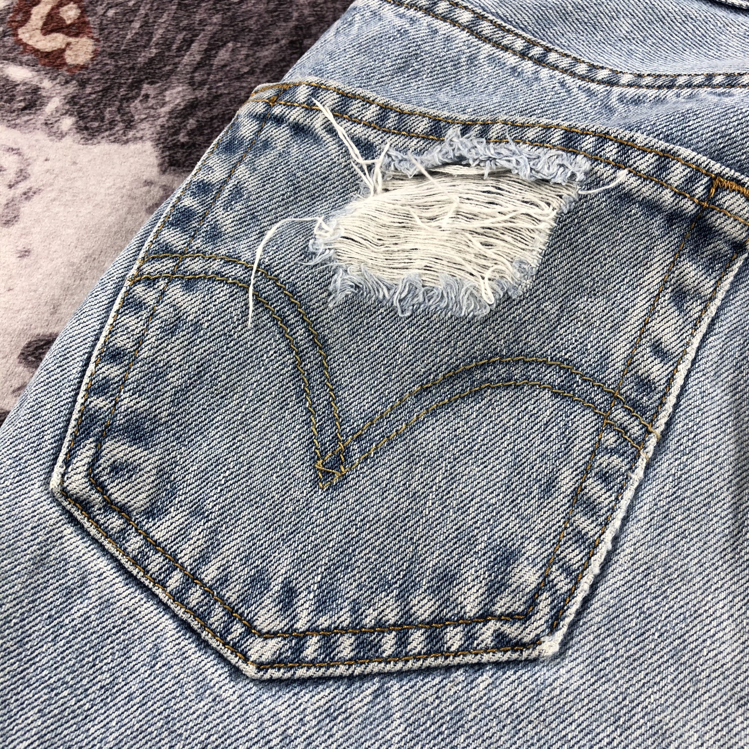 Levi's × Vintage Vintage Light Wash Levis 505 Jeans-JM2242 Size US 32 / EU 48 - 6 Thumbnail