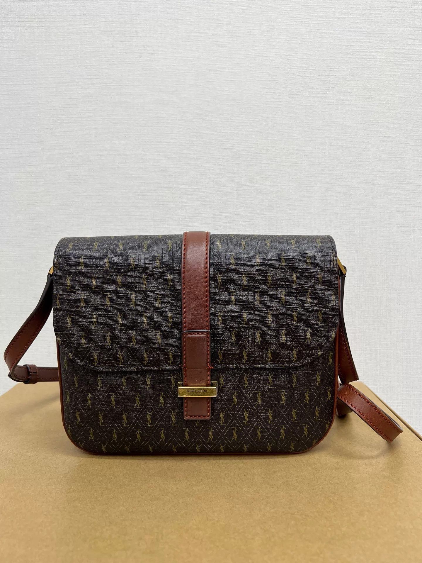 Saint Laurent Paris Saint Laurent Monogram Vintage Gold HW Camera Bag 98 New Size ONE SIZE - 1 Thumbnail