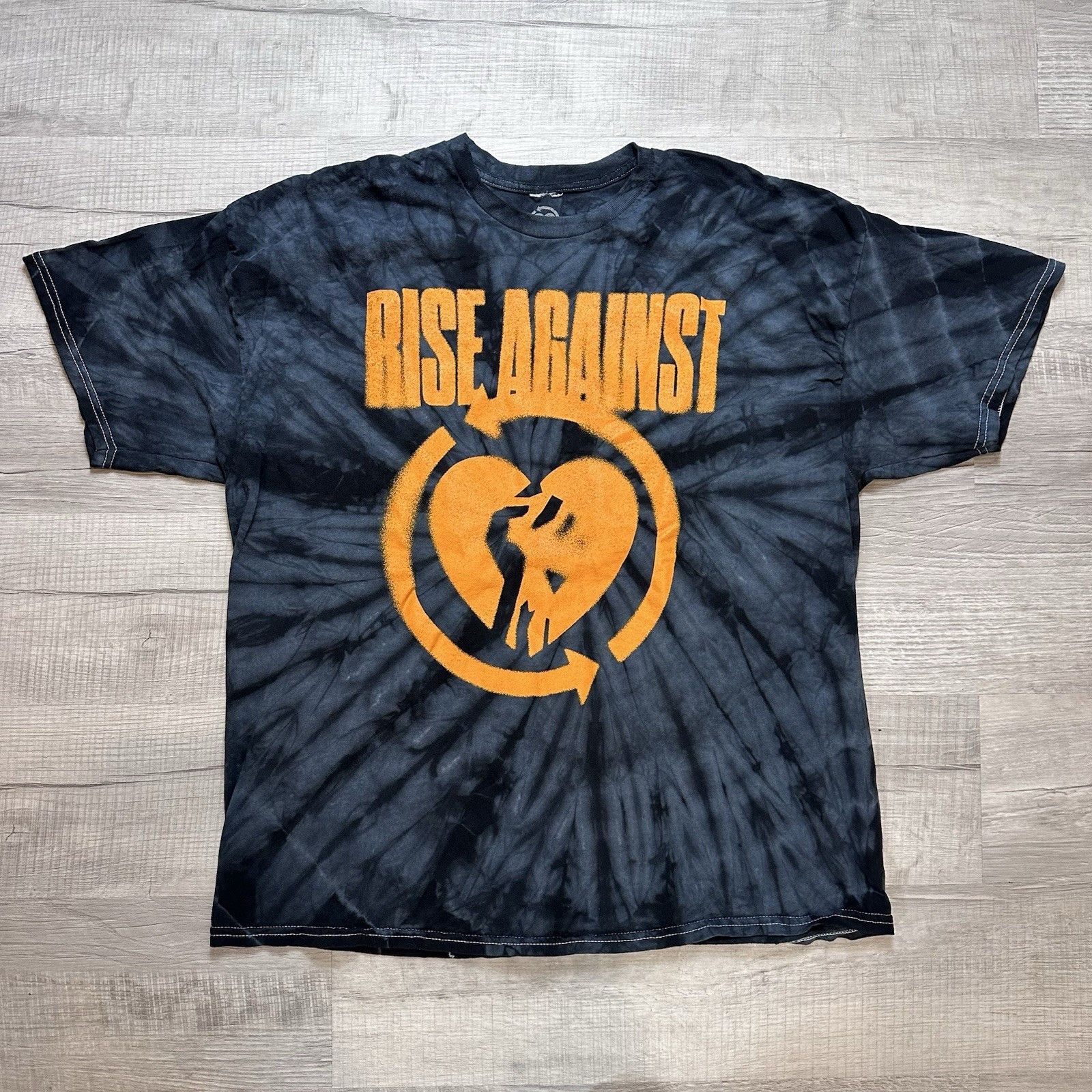 Band Tees Rise Against Blurred HeartFist T-Shirt Men's 2XL Spider Dye Size US XXL / EU 58 / 5 - 1 Thumbnail