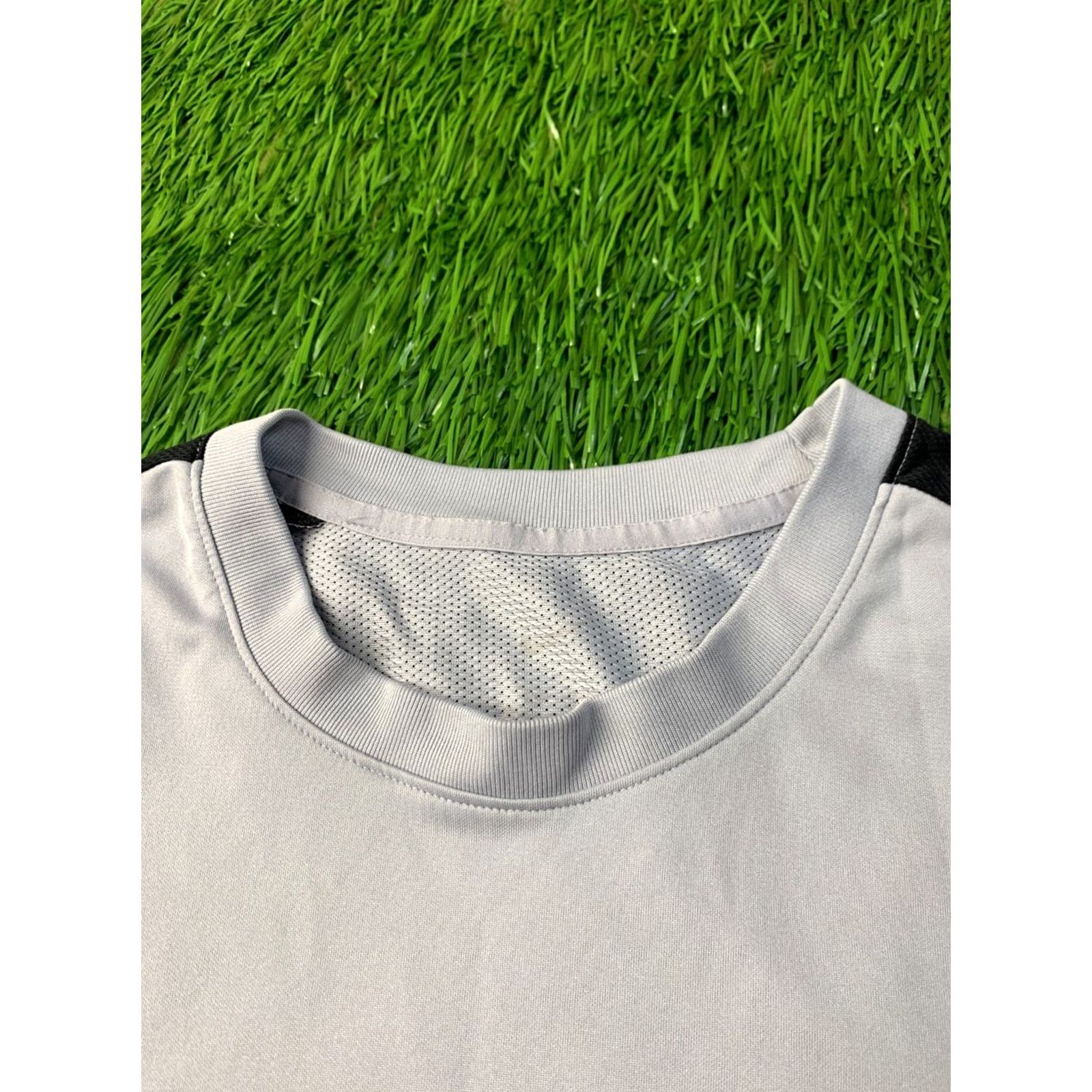 Nike NIKE ACADEMY DRI-FIT ORIGINAL 2023 MEN FOOTBALL SHIRT JERSEY XXXL GRAY AND BLACK Crew Neck Short Sleeve Diagonal Football Nike Dri-FIT Mens XXXL Size US XXL / EU 58 / 5 - 4 Thumbnail