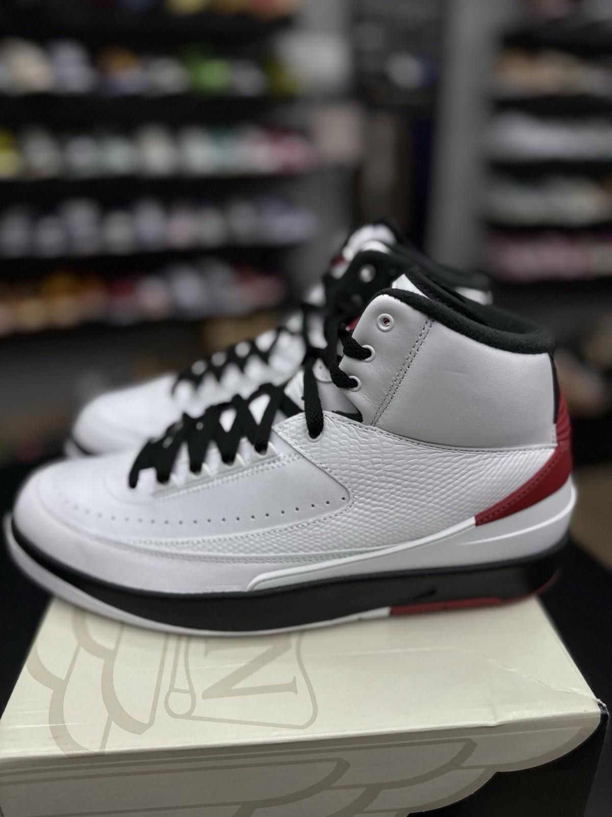 Jordan Brand Size 11 - Jordan 2 Retro Mid Chicago White Red Black Leather Size US 11 / EU 44 - 7 Thumbnail