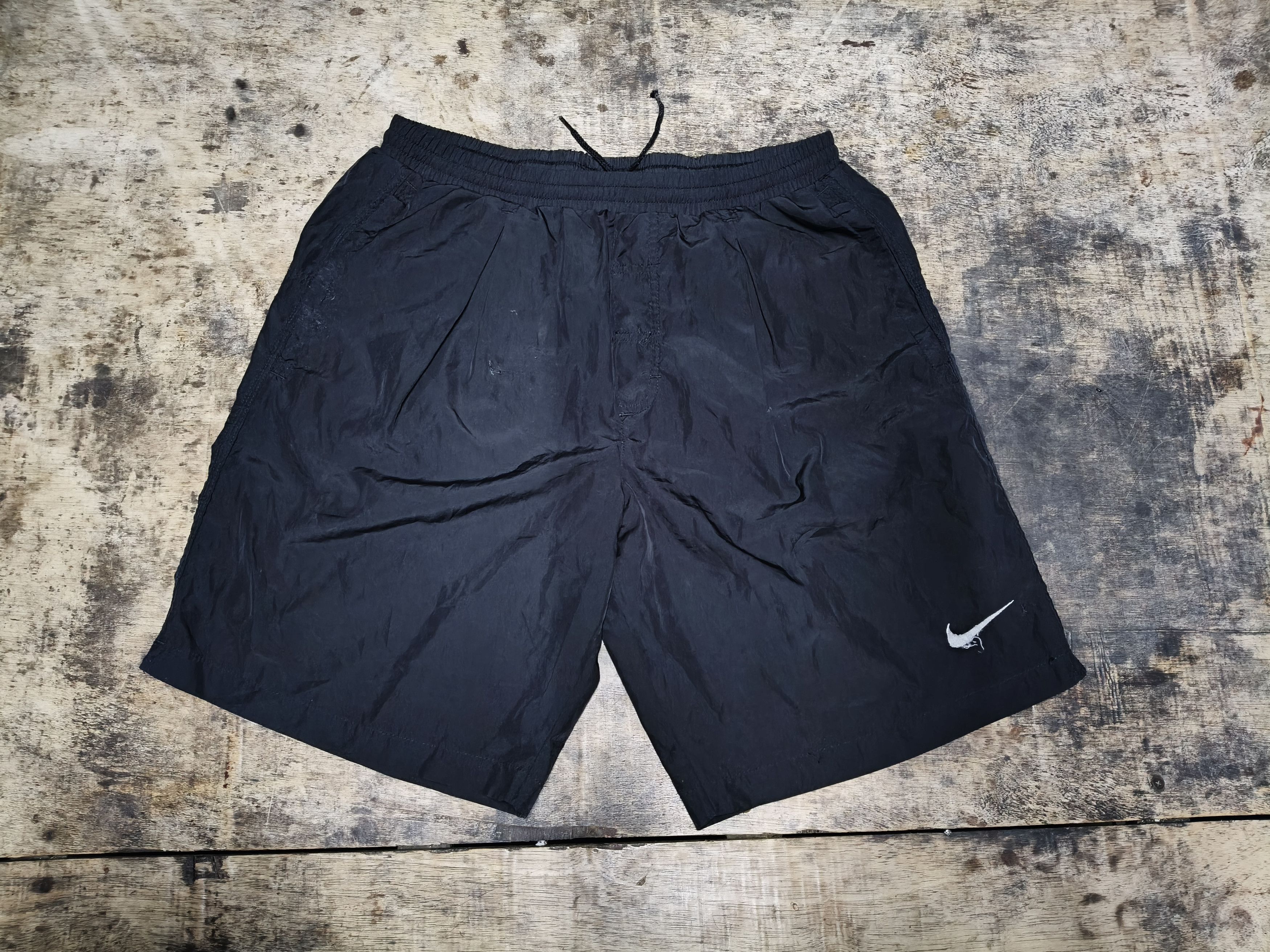 Nike Vintage Nike Short Pants Size US 30 / EU 46 - 1 Thumbnail