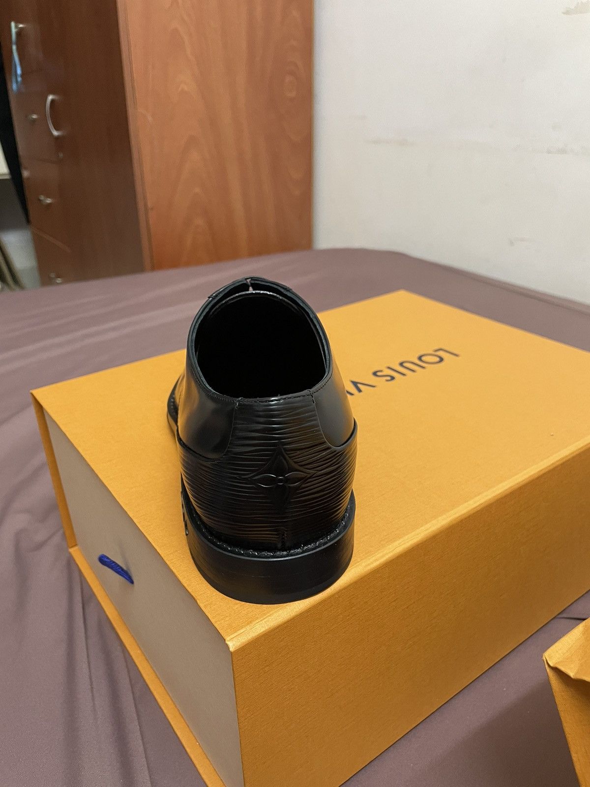 Louis Vuitton Louis Vuitton Kensington black derby shoes Size US 7 / EU 40 - 11 Thumbnail