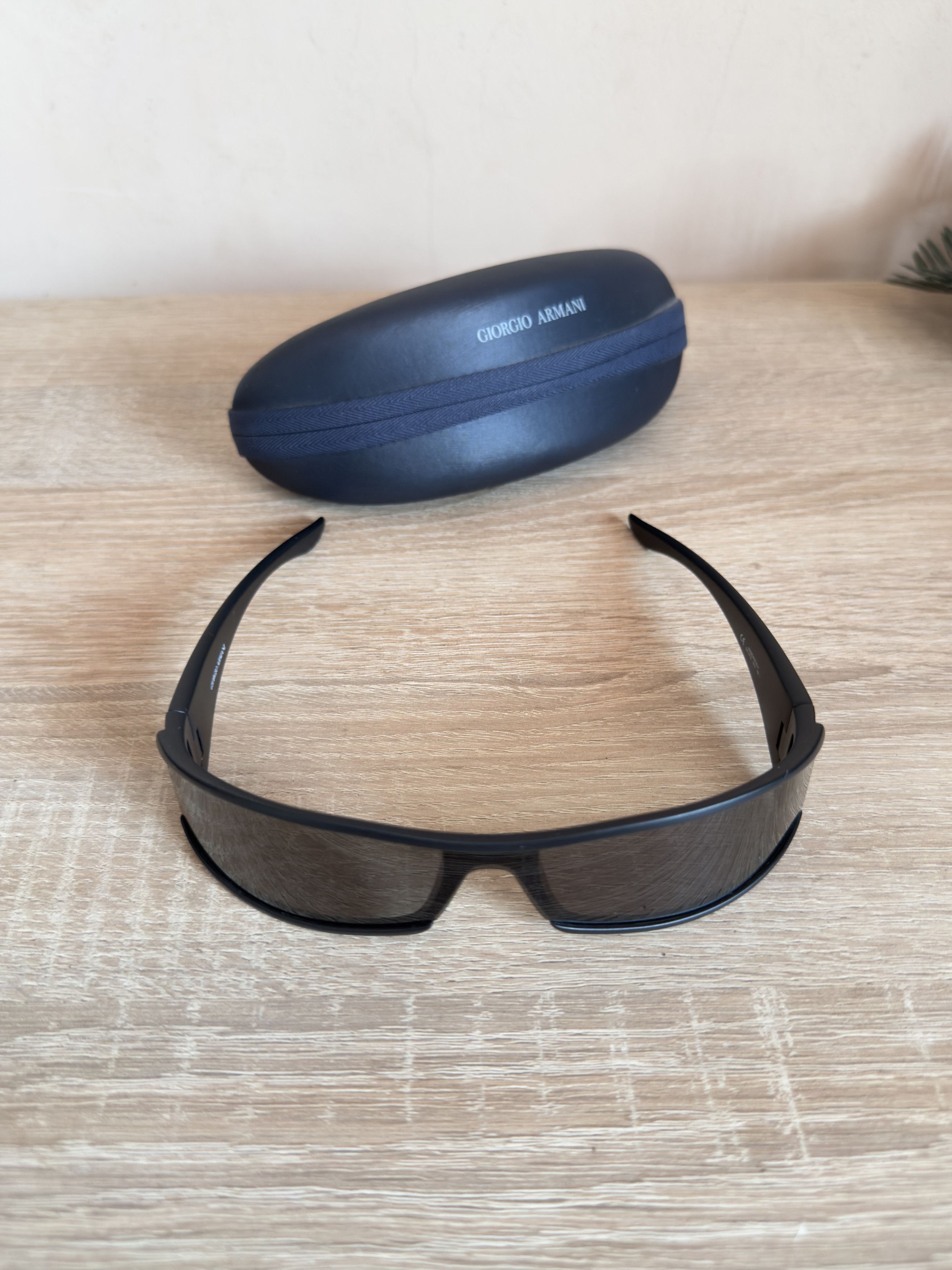 Giorgio Armani Black sunglasses tight mask giorgio Armani rare Size ONE SIZE - 1 Thumbnail
