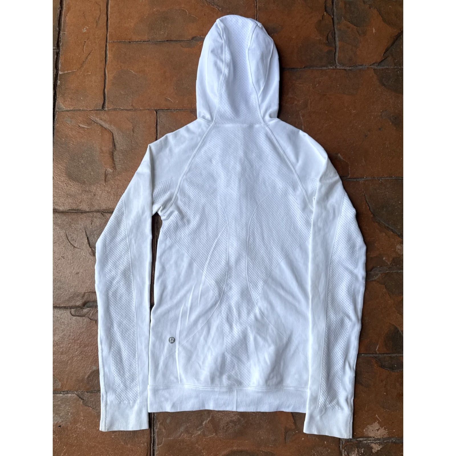 Lululemon Lululemon Ventilate Full Zip Hooded Jacket Women's Size 4 White Athletic Yoga Size S / US 4 / IT 40 - 2 Thumbnail