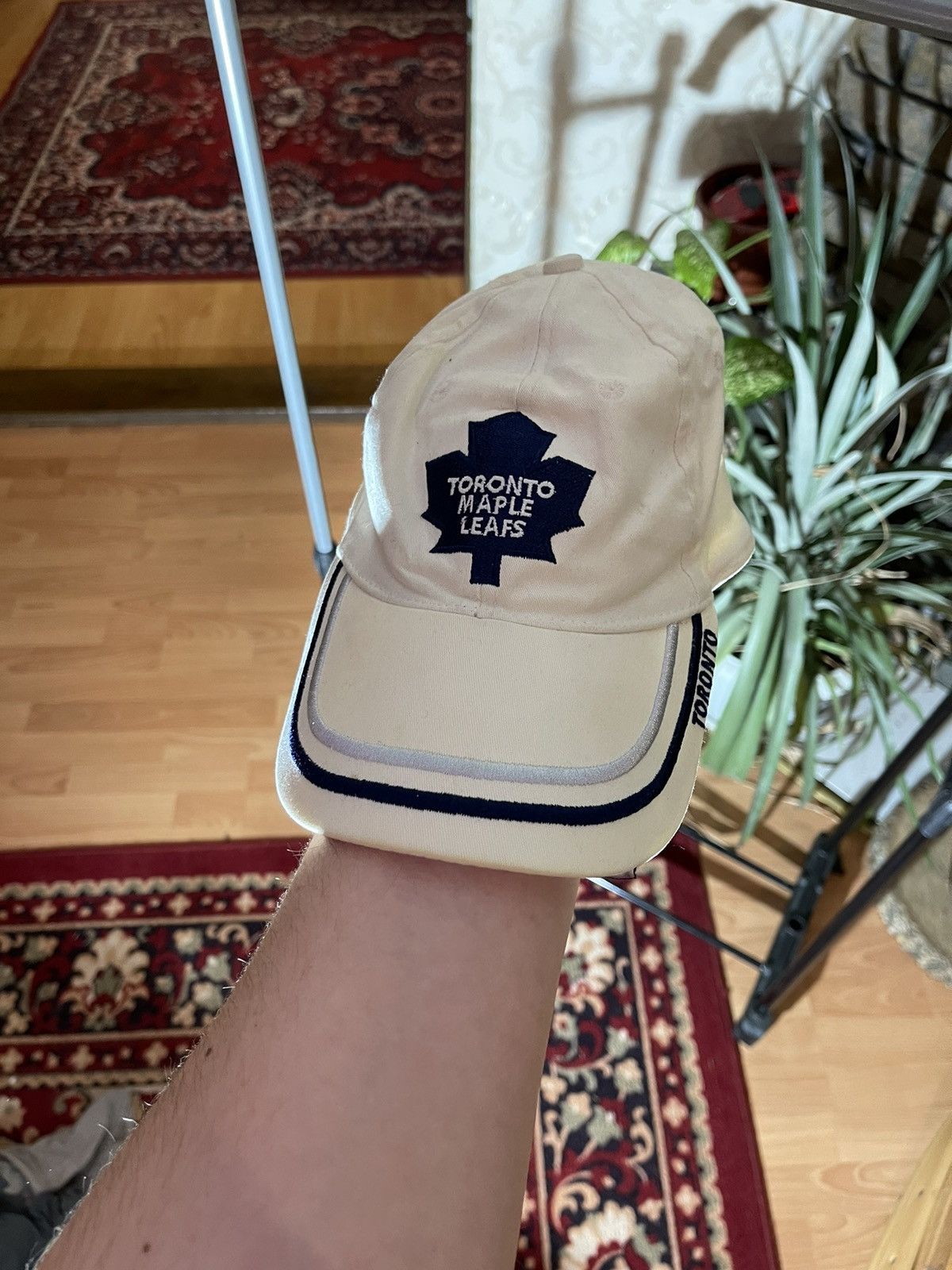Adidas × NFL × Nike NHL × Vintage NHL Toronto maple leafs helmet hat Size 36 - 1 Thumbnail