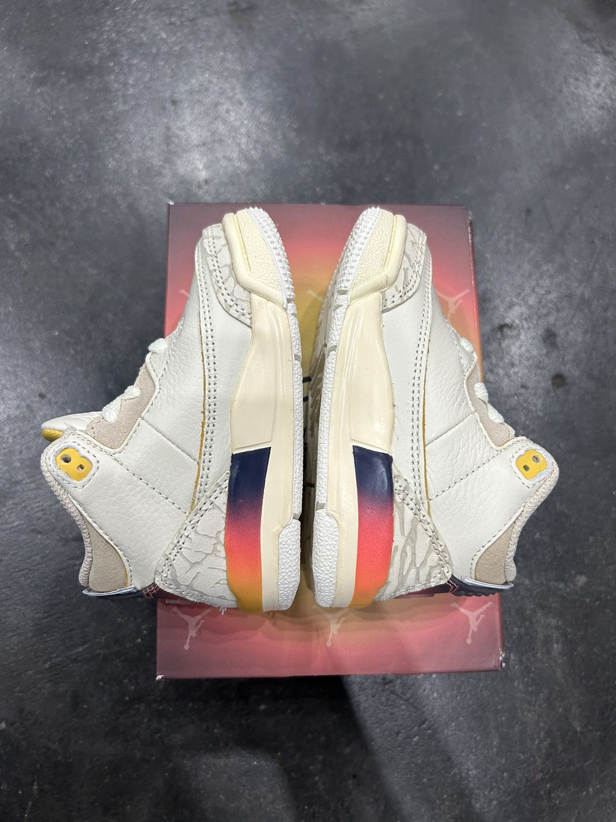 Nike Jordan Retro 3 SP “J-Balvin” 5C Size US 5 / EU 37 - 7 Thumbnail