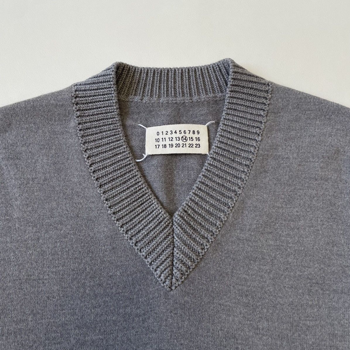Maison Margiela A/W 11 Gray Wool V Neck Sweater Size US L / EU 52-54 / 3 - 4 Thumbnail