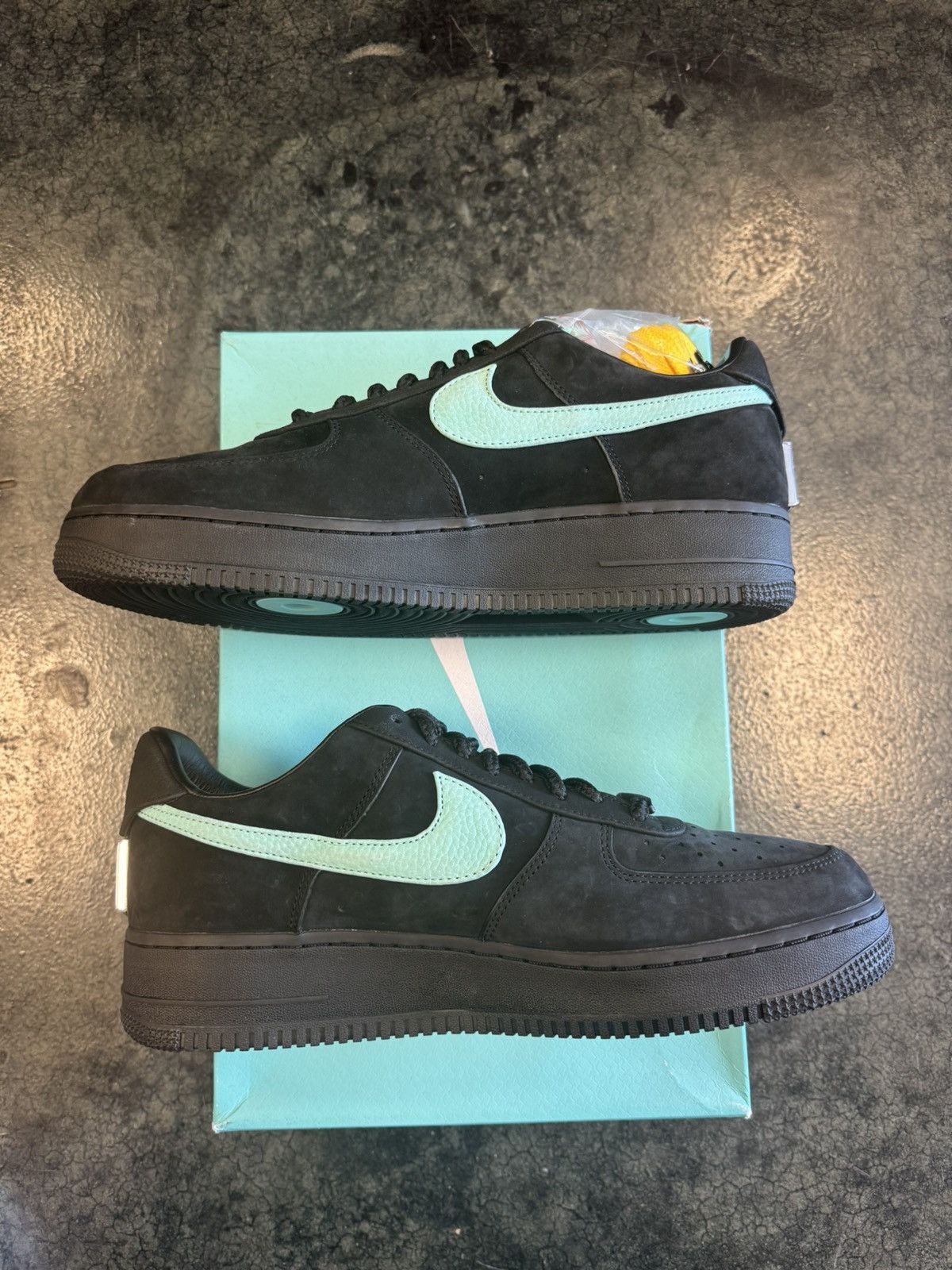 Nike × Tiffany & Co. Air Force 1 Low Tiffany Size US 12 / EU 45 - 2 Thumbnail