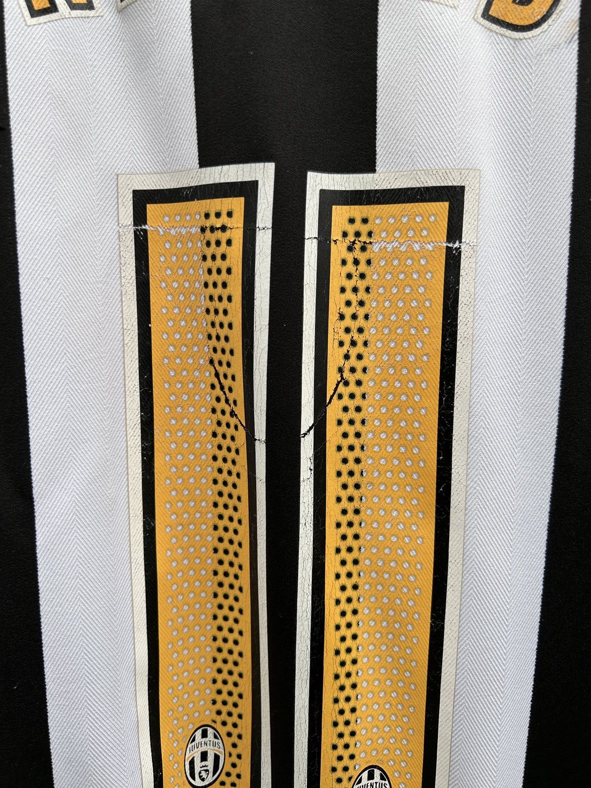 Nike Vintage Nike T90 Juventus #11 Nedved 2005/06 Home Kit Jersey Size US S / EU 44-46 / 1 - 4 Thumbnail