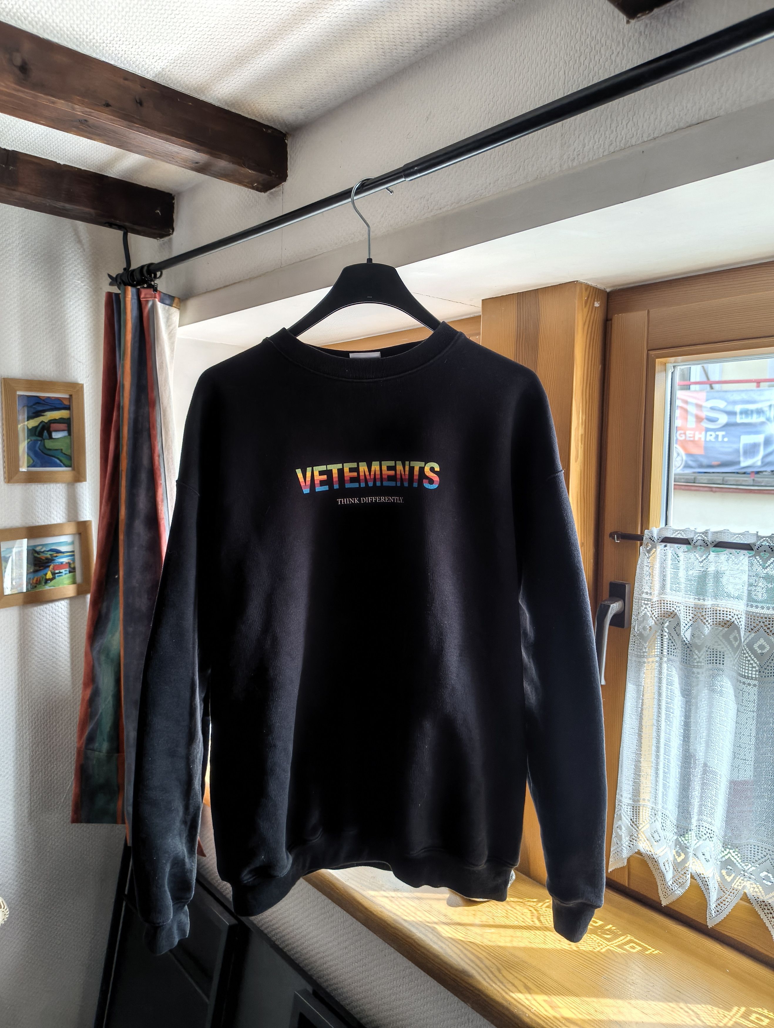 Vetements Vetements "think differently" Sweater Size US S / EU 44-46 / 1 - 1 Thumbnail
