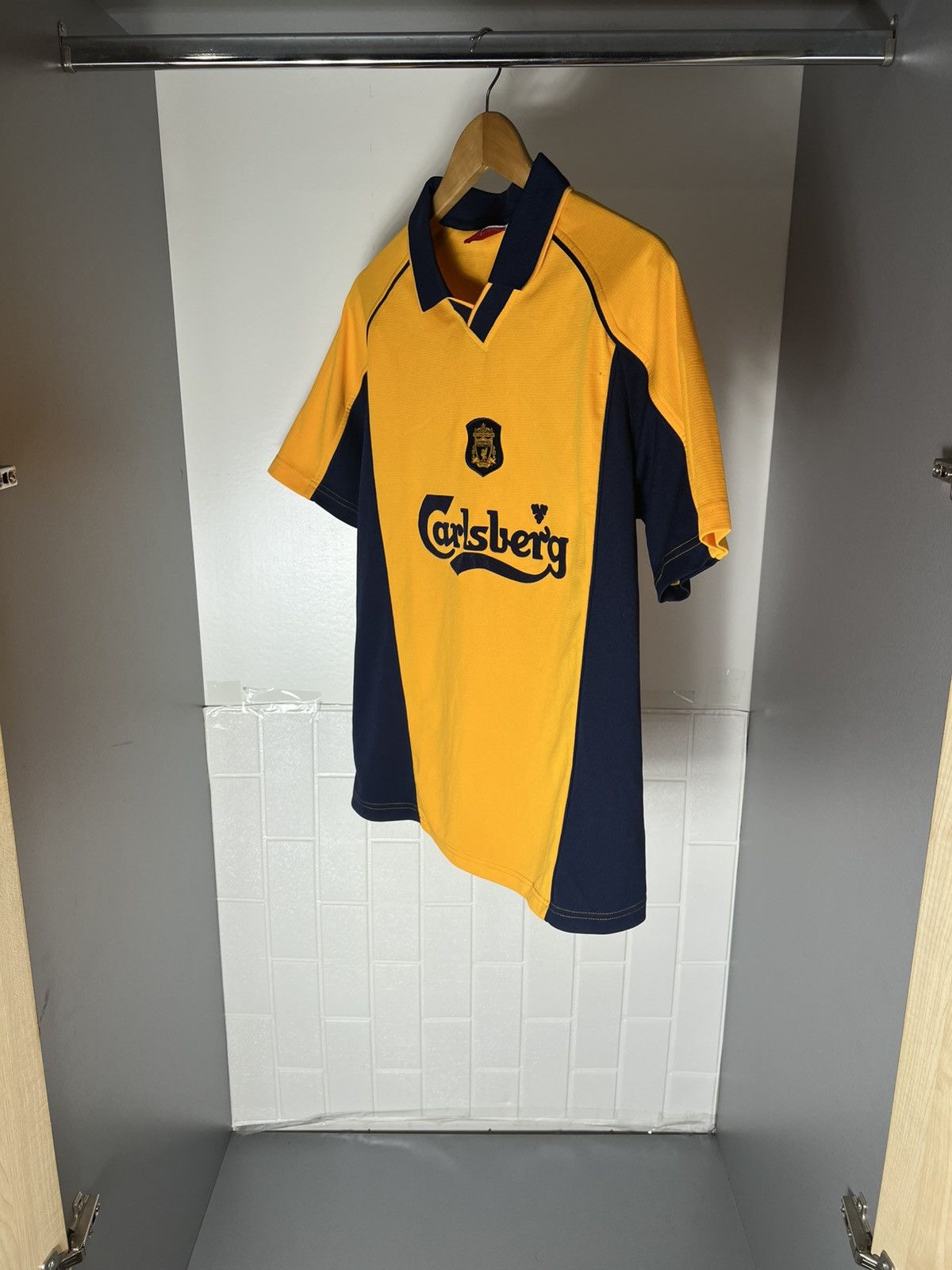 Vintage VERY RARE FC LIVERPOOL ENGLAND RETRO SOCCER JERSEY Y2K 90s Size US M / EU 48-50 / 2 - 16 Thumbnail