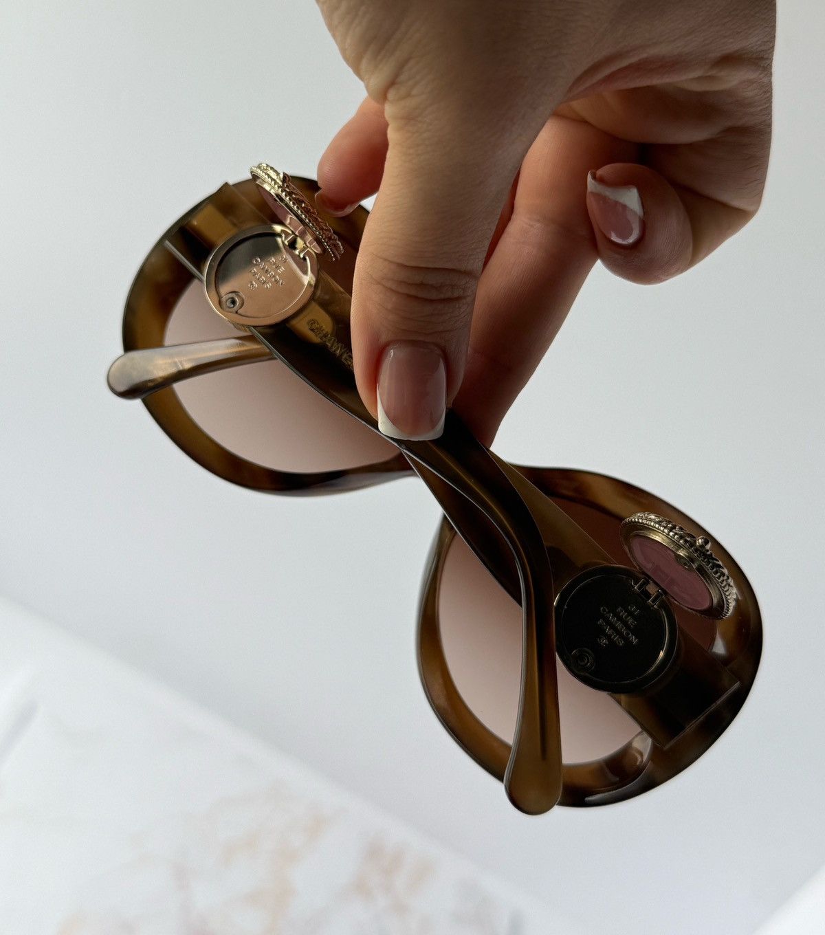 Chanel Chanel vintage sunglasses 5193-B Limited Collection Bouton Size ONE SIZE - 22 Thumbnail