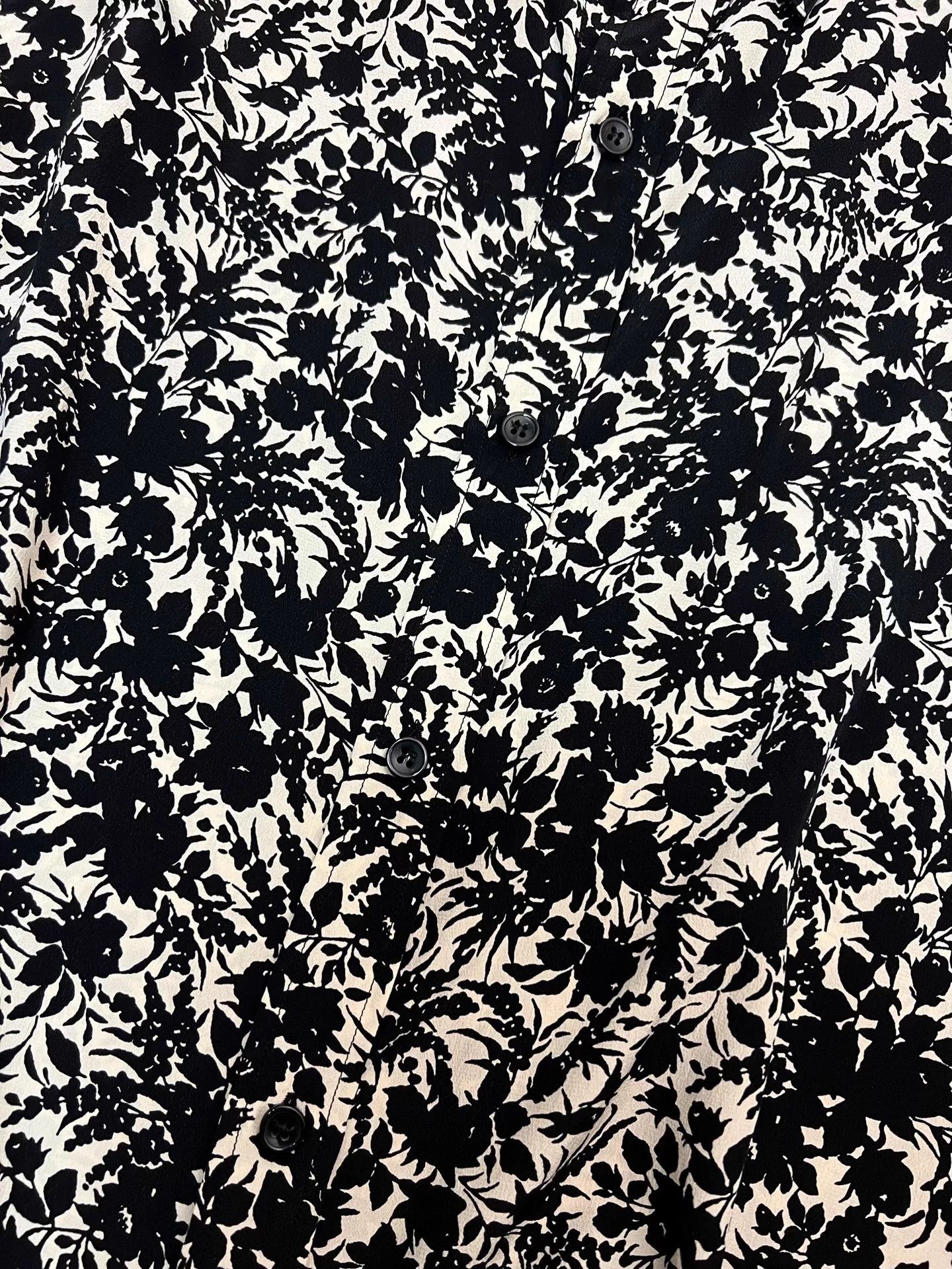 Saint Laurent Paris Authentic Saint Laurent print short-sleeved silk shirt Size US S / EU 44-46 / 1 - 4 Thumbnail