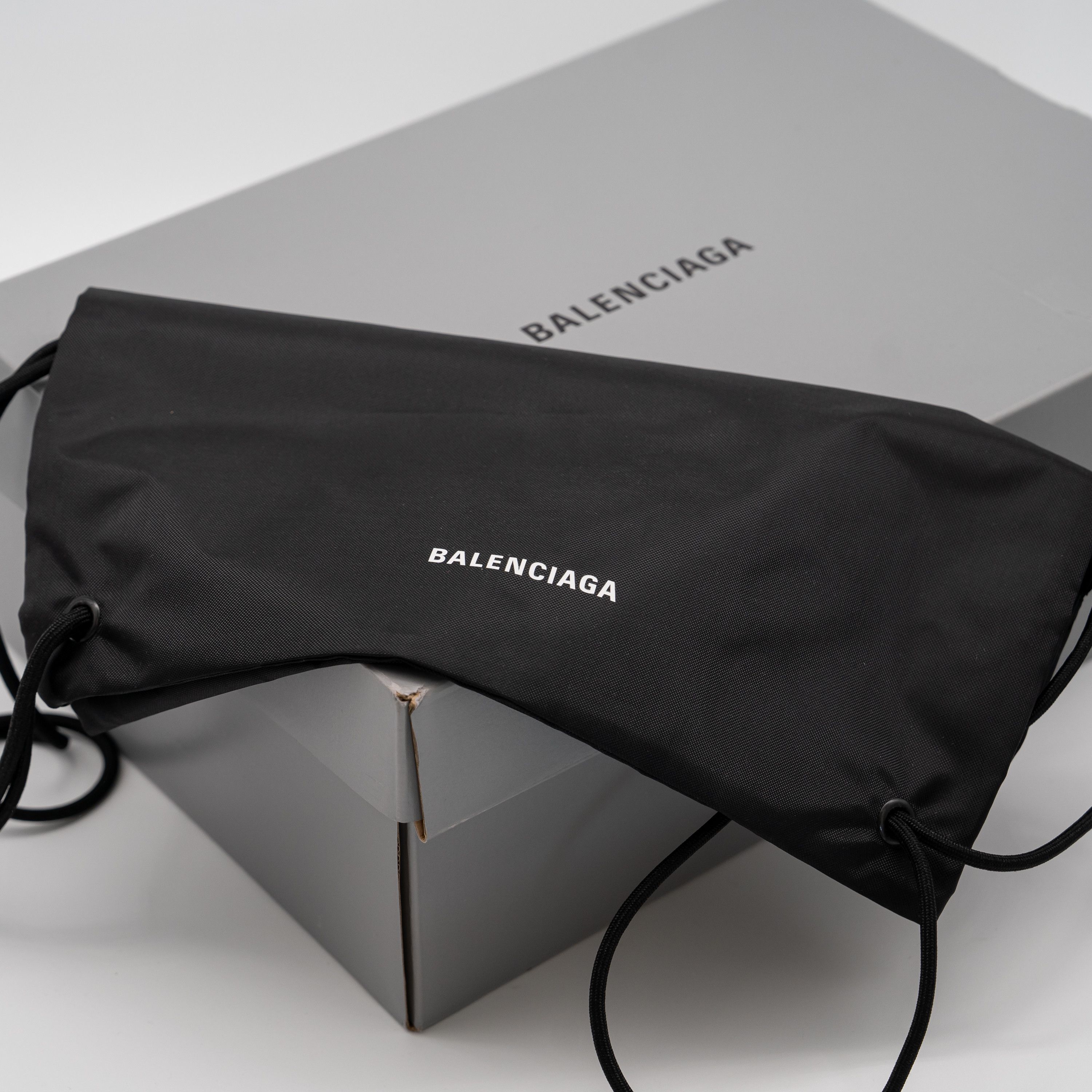 Balenciaga 41eu Balenciaga Triple S All Over Tomato Red White Print Size US 8 / EU 41 - 12 Thumbnail