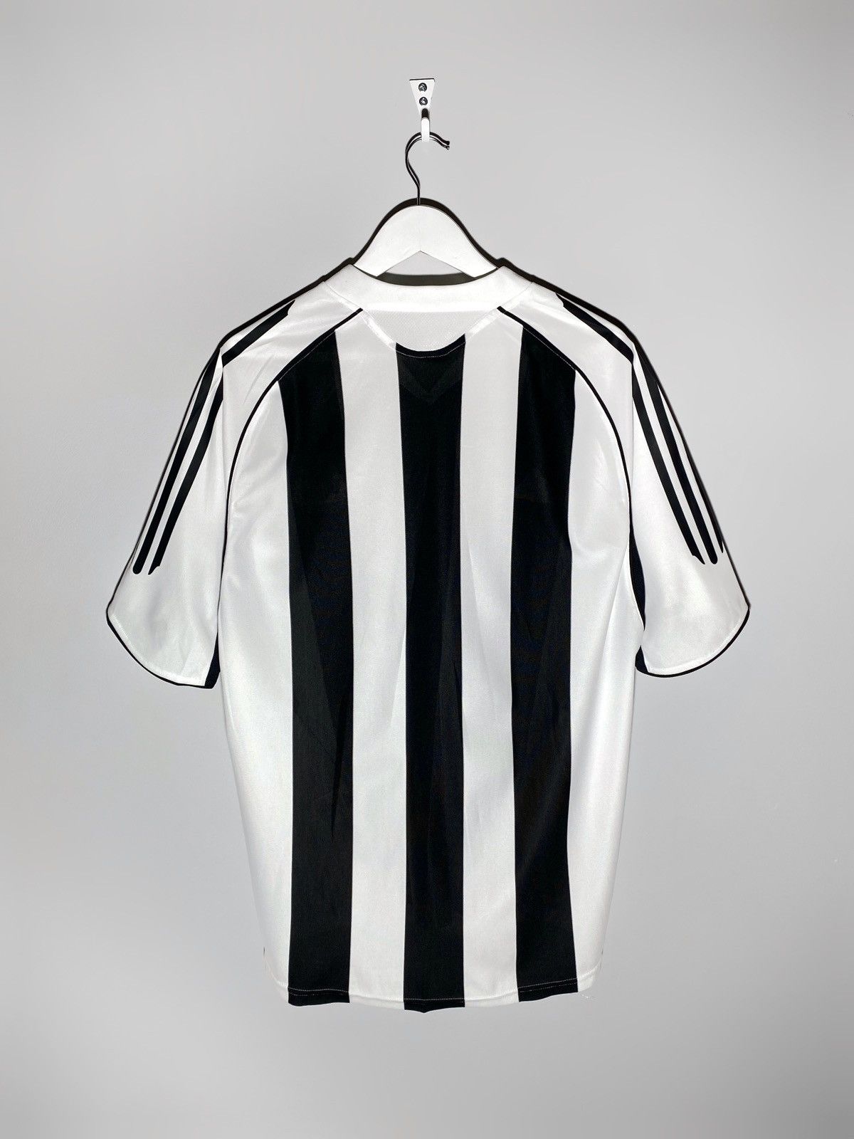 Adidas × Vintage Vintage Adidas Newcastle United Hype Y2k Blokecore Jersey Size US M / EU 48-50 / 2 - 2 Thumbnail