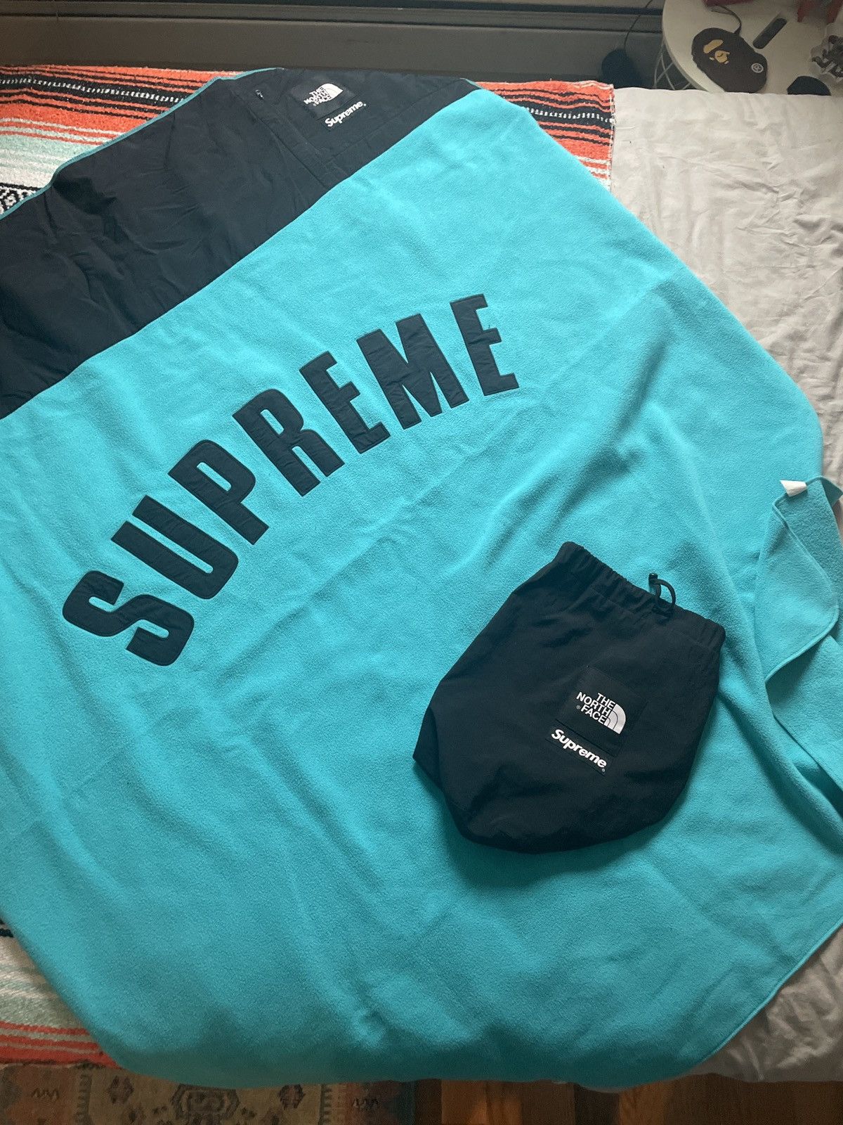 Supreme × The North Face Supreme North Face Fleece Embroidered Camp Blanket Size ONE SIZE - 2 Thumbnail
