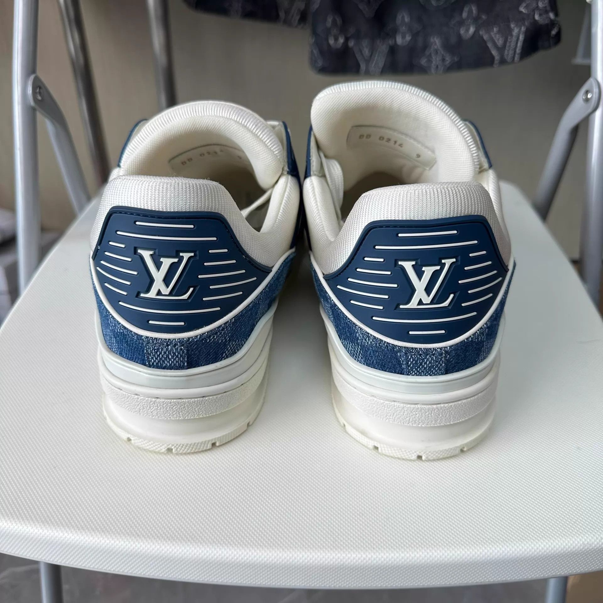 Louis Vuitton LOUIS VUITTON Trainer White Blue Unisex EU 43 Size US 10 / EU 43 - 3 Thumbnail