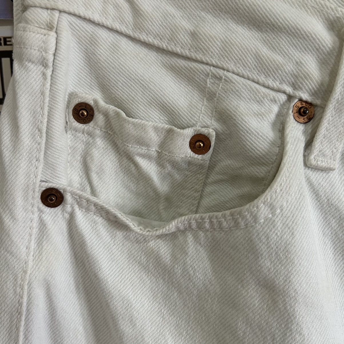 Levi's Vintage Levi’s 501 Made in UK White Denim Size US 30 / EU 46 - 6 Thumbnail