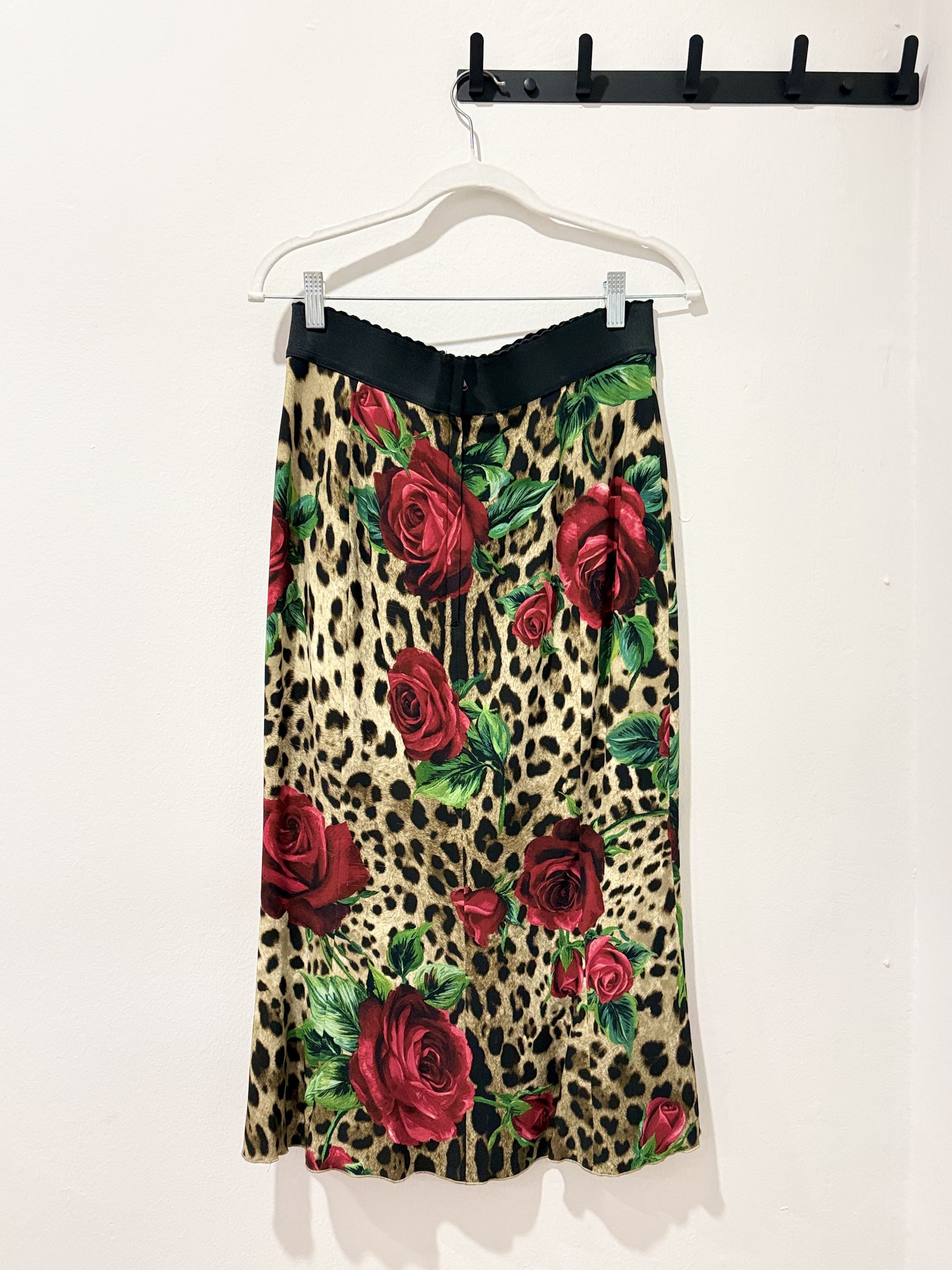 Dolce & Gabbana Dolce & Gabbana Leopard Rose Skirt Size 28" / US 6 / IT 42 - 2 Thumbnail