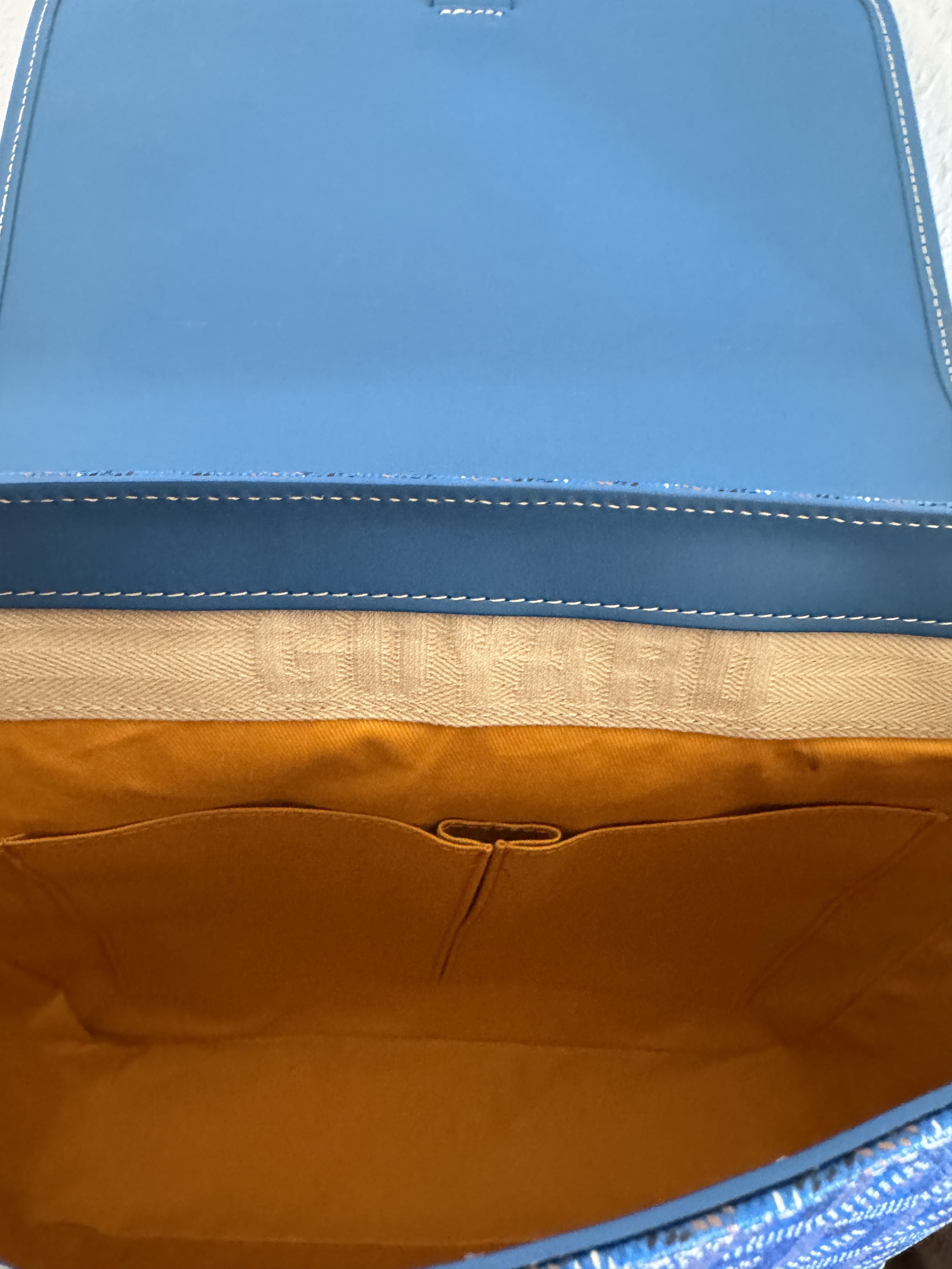 Grand Bleu MM Messenger Bag – Sky Blue