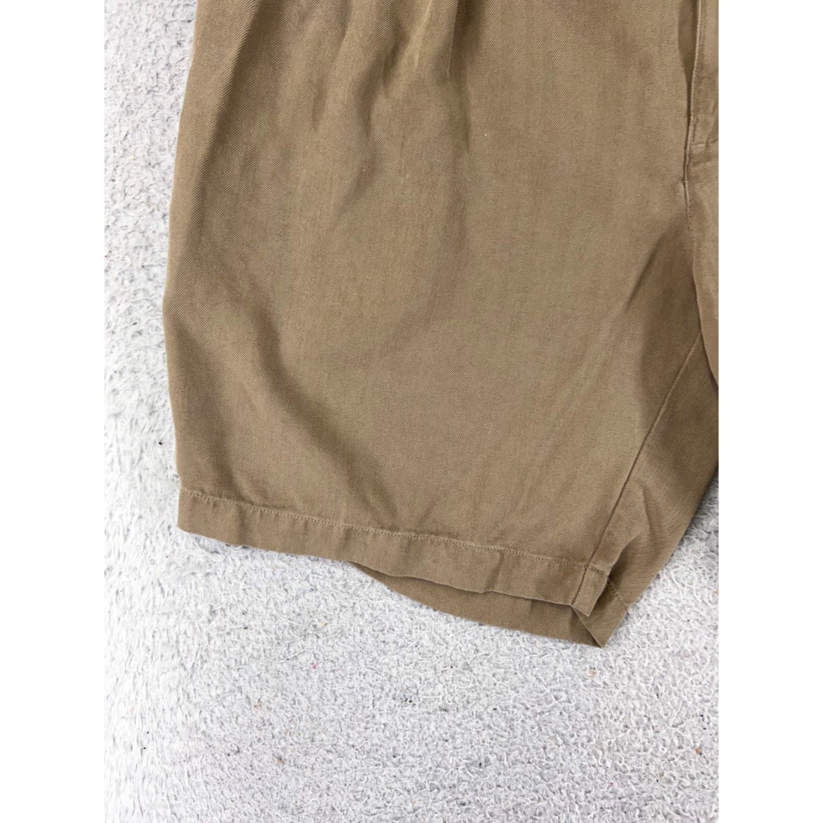 Tommy Bahama Tommy Bahama Shorts Men 34 Beige 100% Silk Pleated Herringbone Bermuda Casual Vintage No Size US 34 / EU 50 - 3 Thumbnail