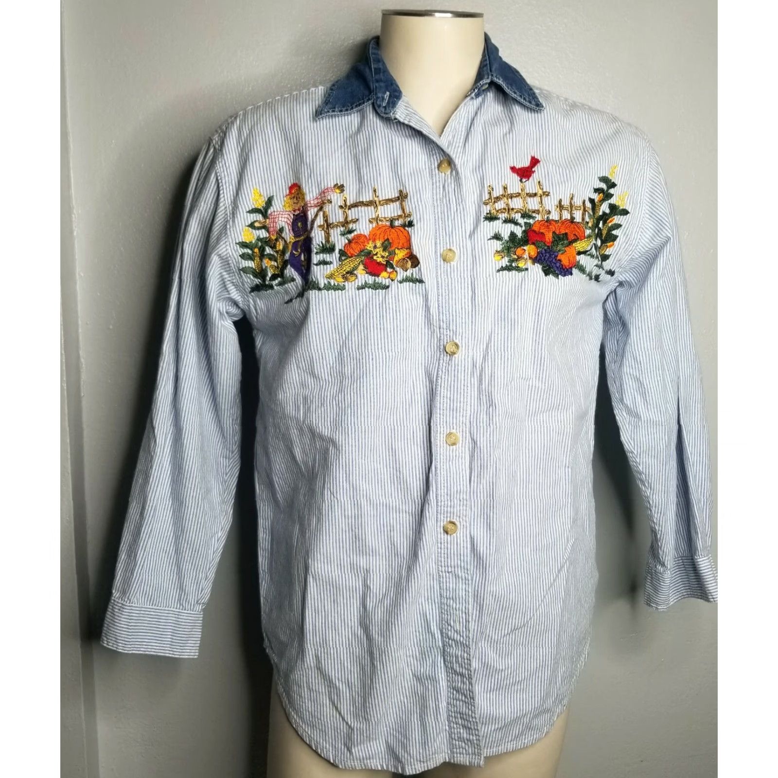 Vintage VINTAGE Carolina Colours EMBROIDERED Denim Shirt Women S Scarecrow Fall Jean Button-Down Shirt Clothing Size S / US 4 / IT 40 - 2 Thumbnail