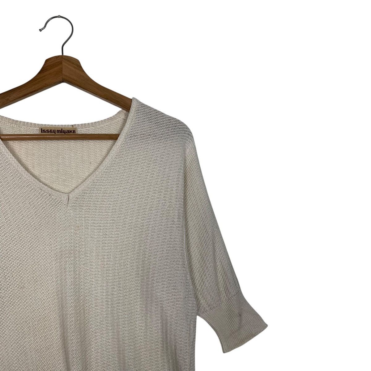 Issey Miyake Vintage ISSEY MIYAKE Short Sleeve V Neck Knitwear #3557-C162 Size US S / EU 44-46 / 1 - 3 Thumbnail