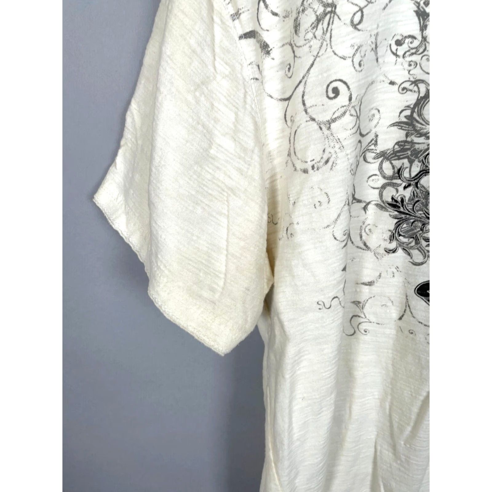 Off-White VINTAGE Modern Couture T-Shirt Henley Tribal Motif Adult XL Ivory Cotton 2000s Grunge Hip Hop Retro Skull Men Size US XL / EU 56 / 4 - 7 Thumbnail