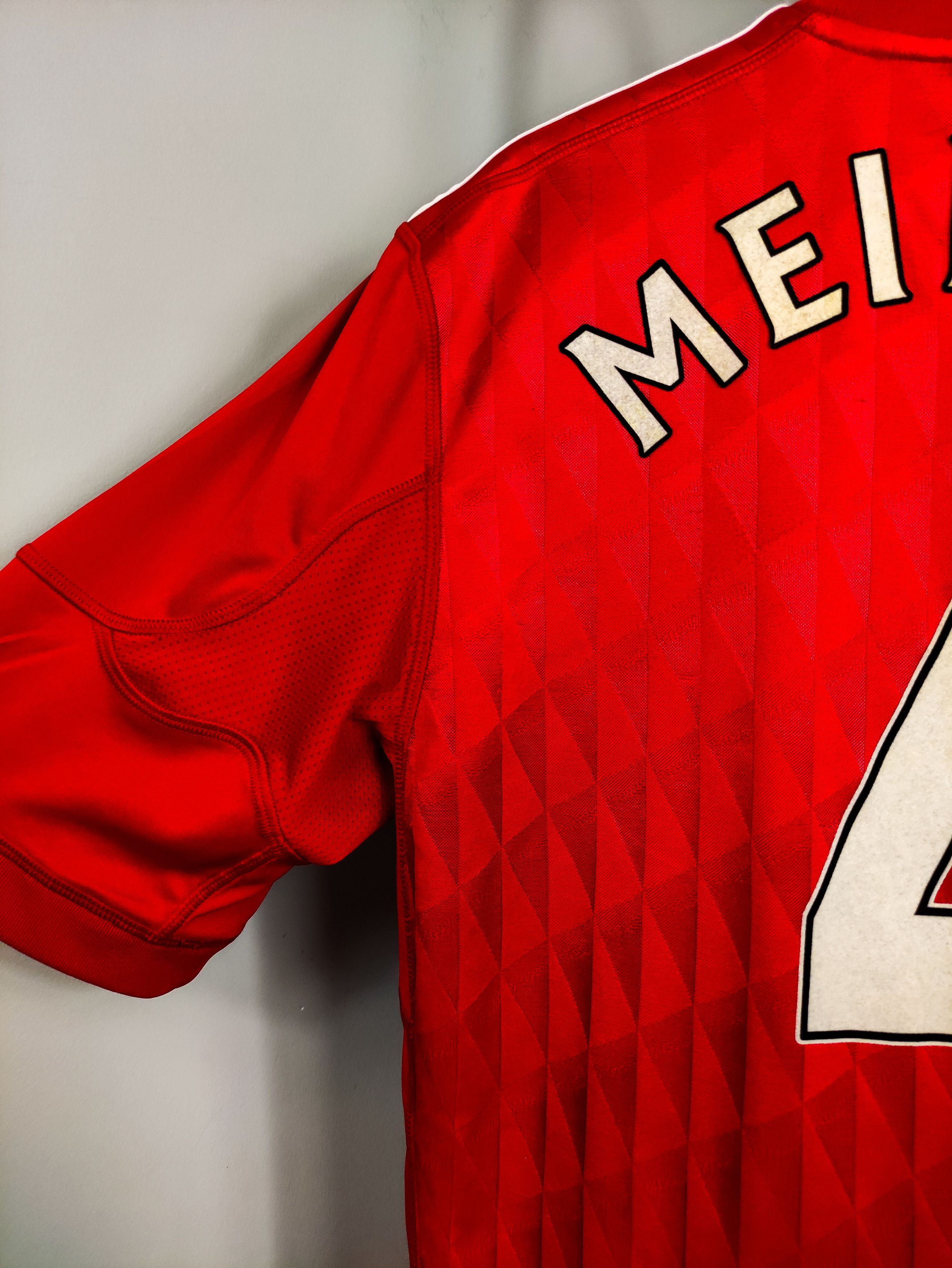 Adidas Raul Meireles #4 Liverpool FC 2010 2011 2012 Adidas Home M Size US M / EU 48-50 / 2 - 8 Thumbnail