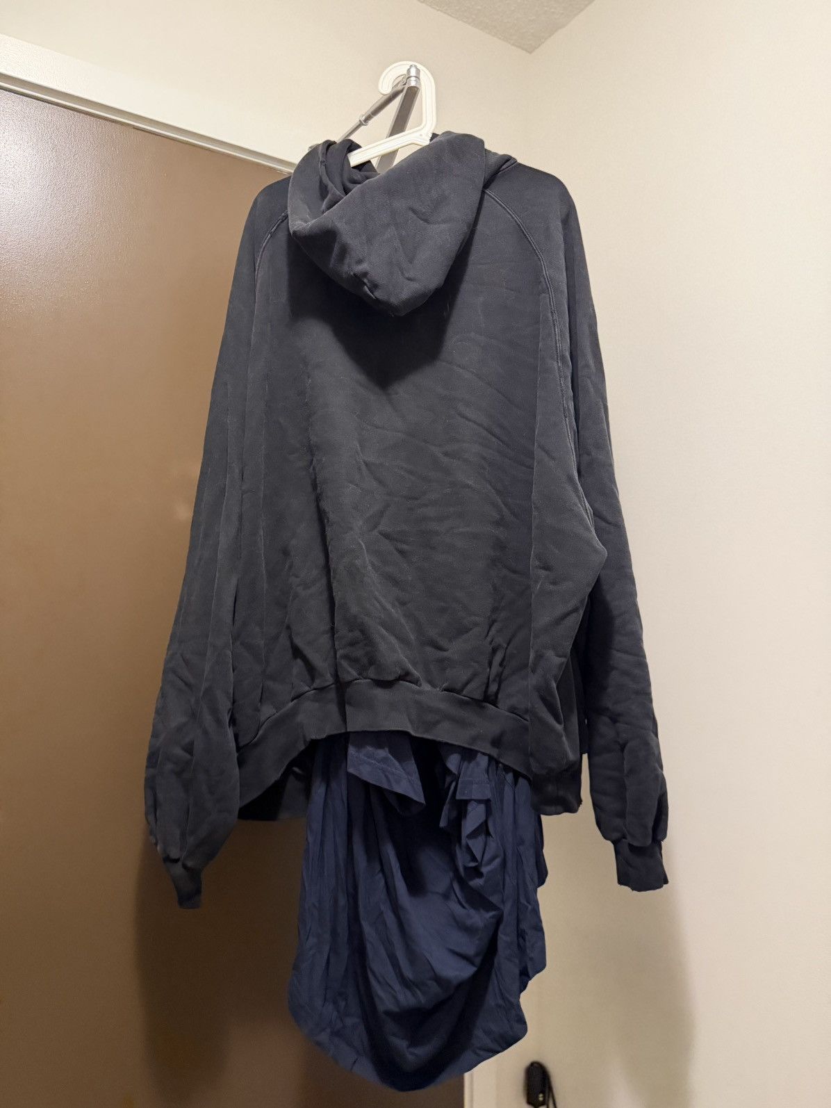 Balenciaga BALENCIAGA Be Different Patched Hoodie Size US L / EU 52-54 / 3 - 3 Thumbnail