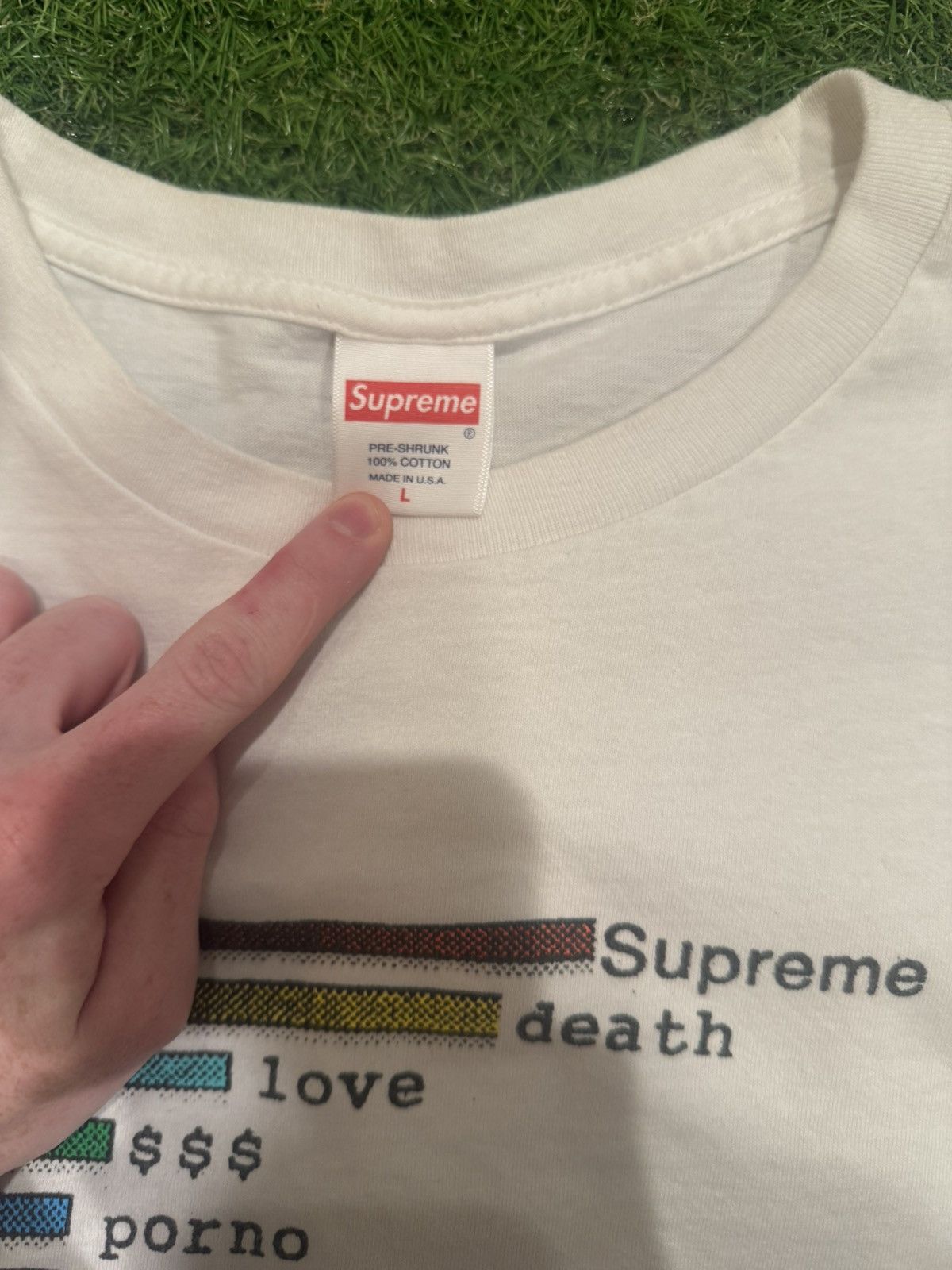 Supreme Supreme chart T Sz~L Size US L / EU 52-54 / 3 - 3 Thumbnail